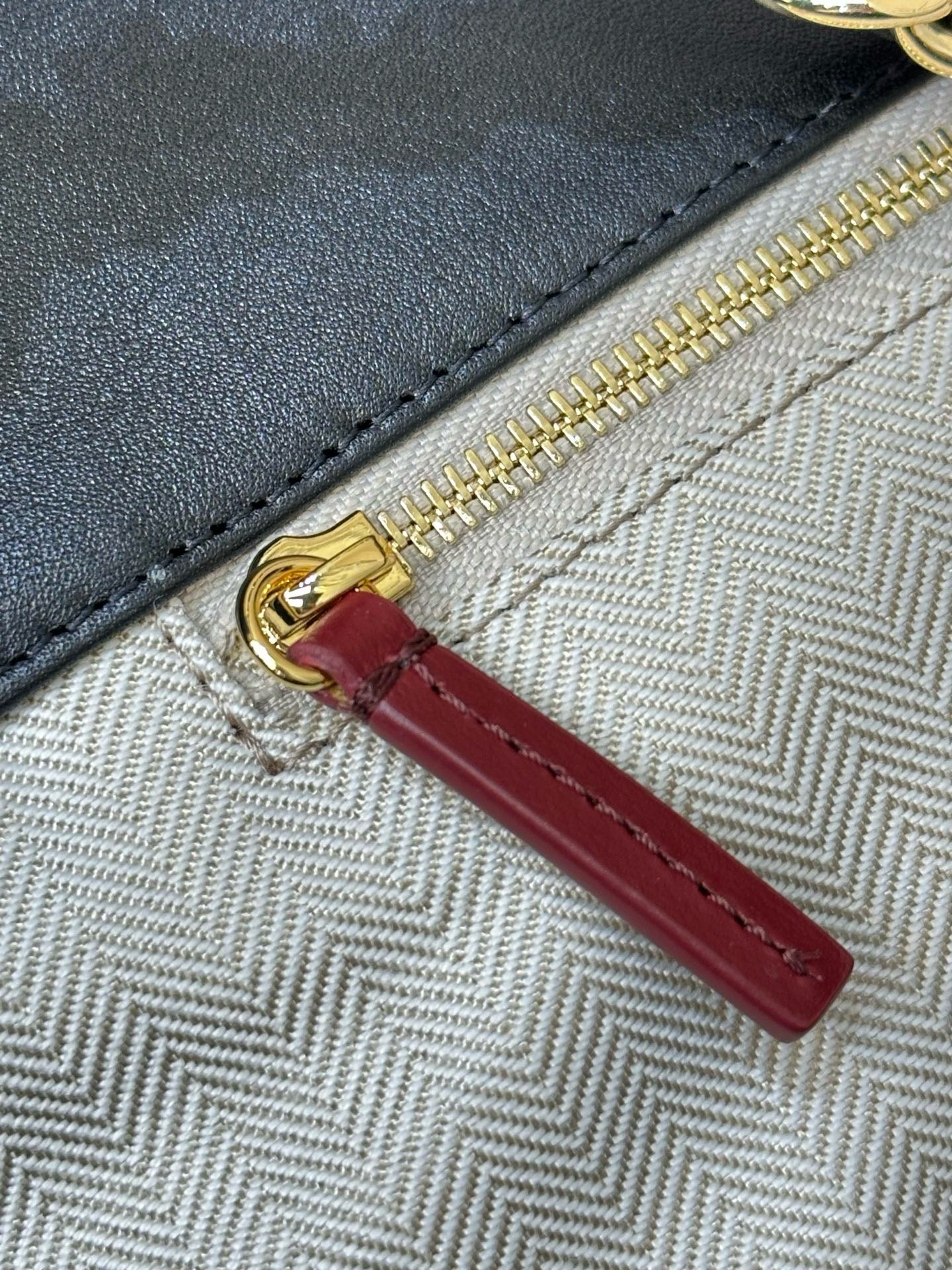 Chanel Maxi Cabas Hobo Bag in Calfskin