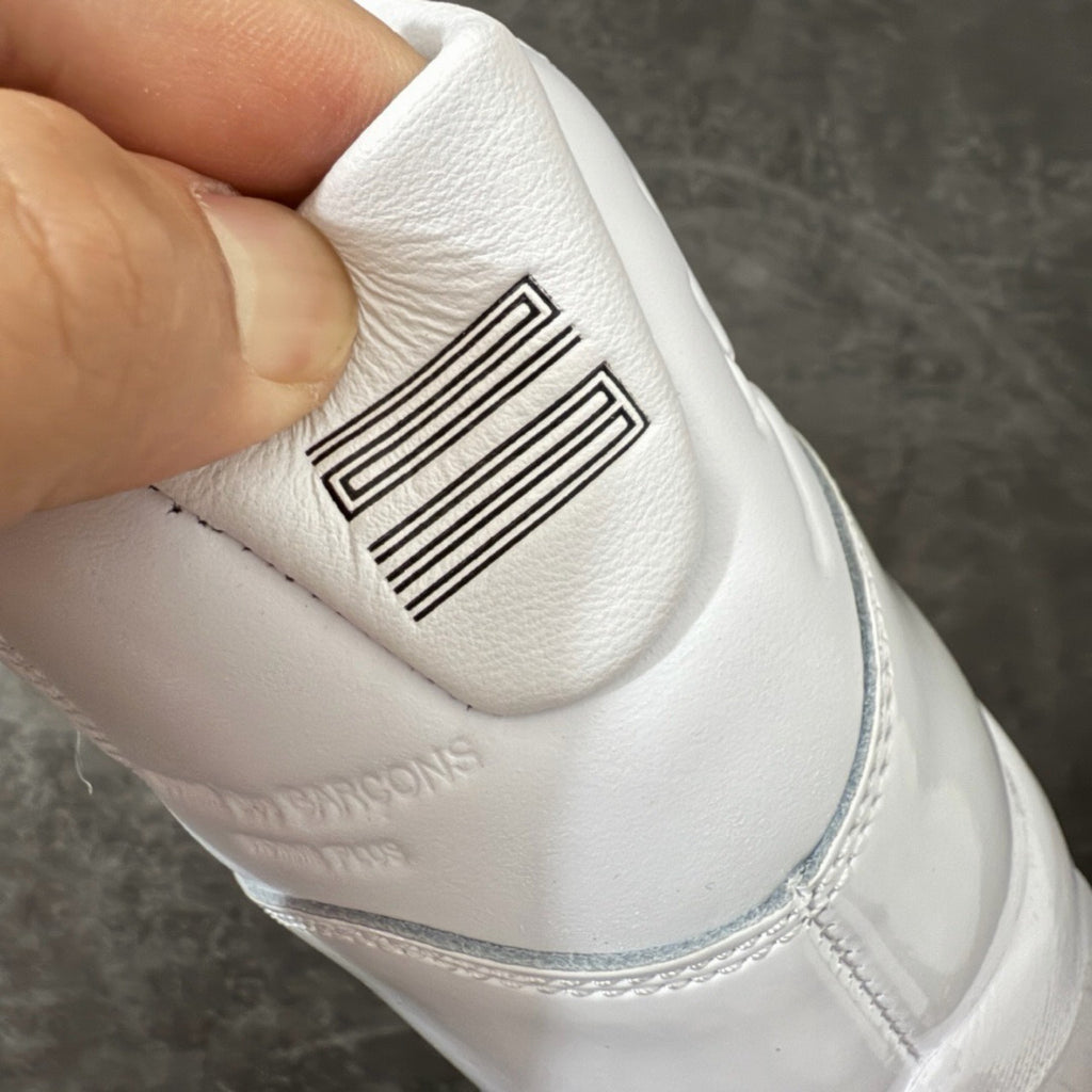 Jordan 11 Comme des Garçons Homme Plus White IV7639-100