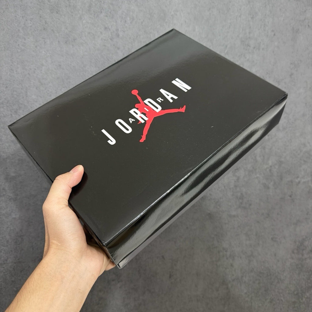 Jordan 11 Comme des Garçons Homme Plus White IV7639-100
