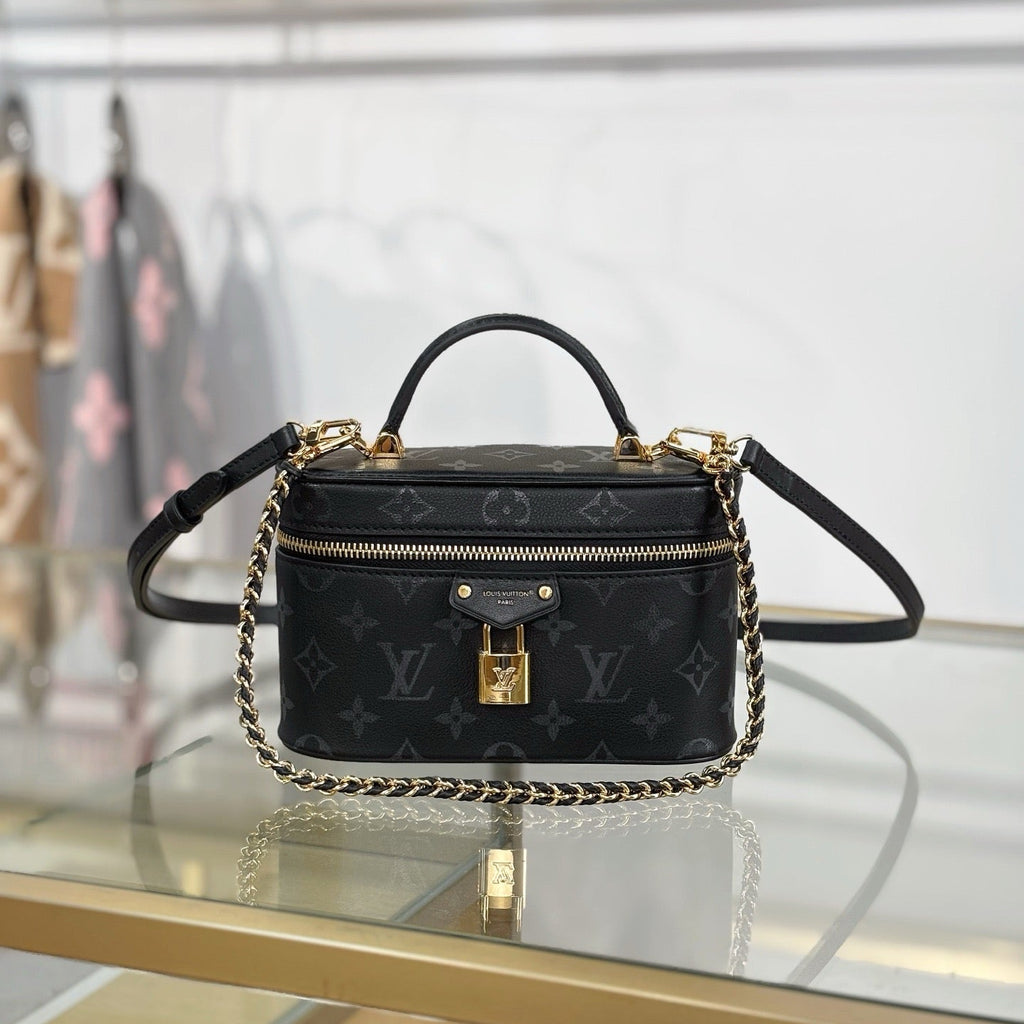 LV Vanity Chain Pouch M3A372