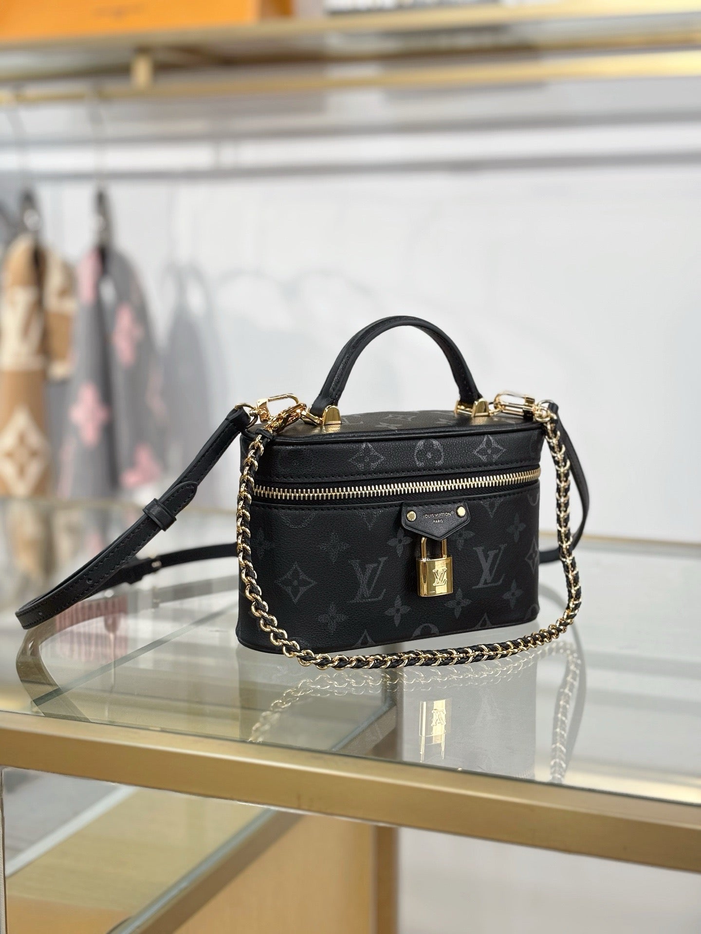 LV Vanity Chain Pouch M3A372