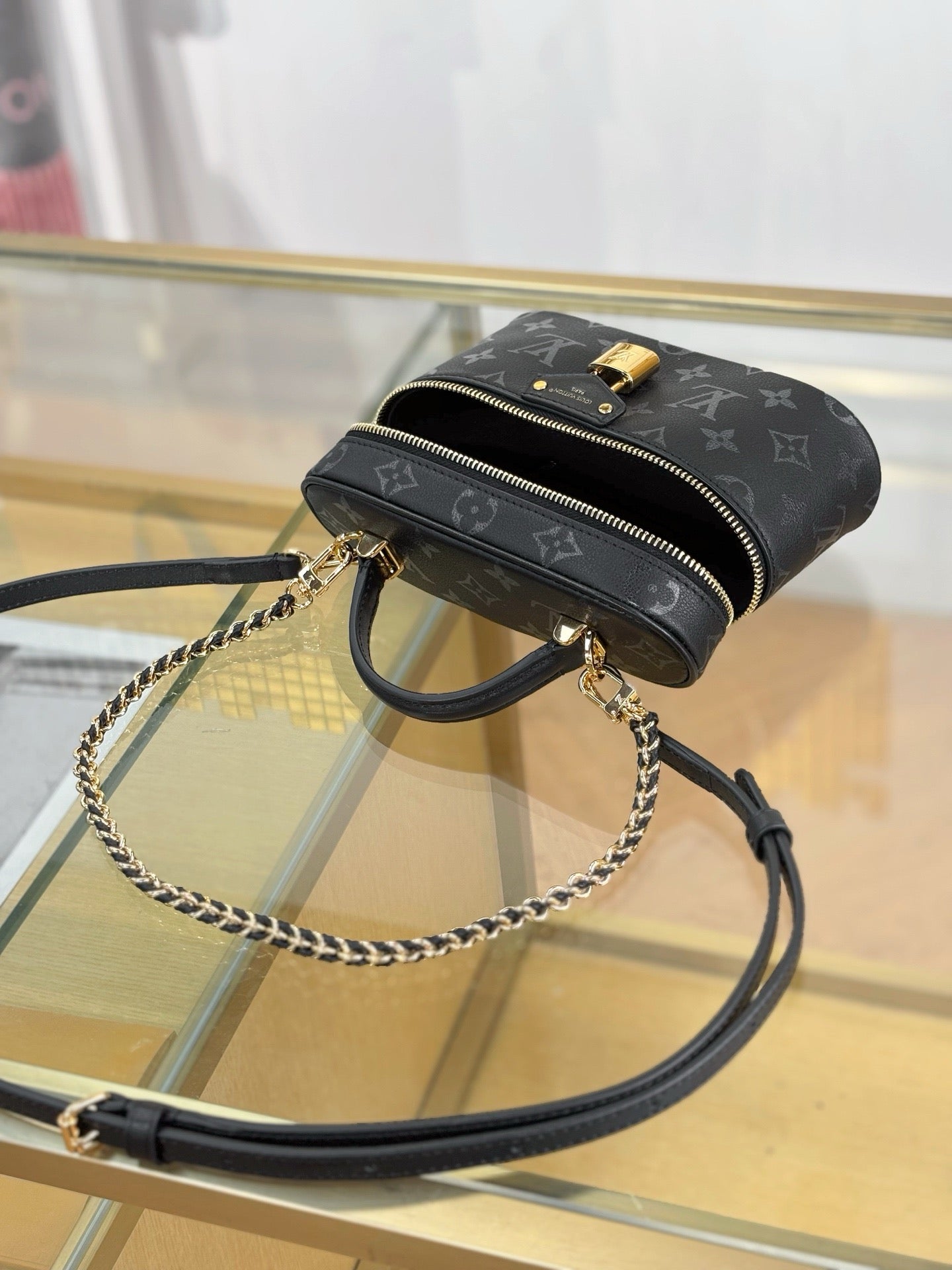 LV Vanity Chain Pouch M3A372