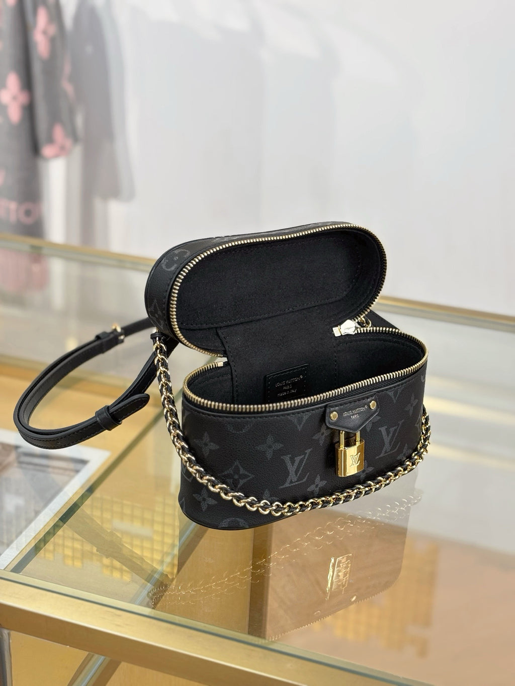 LV Vanity Chain Pouch M3A372