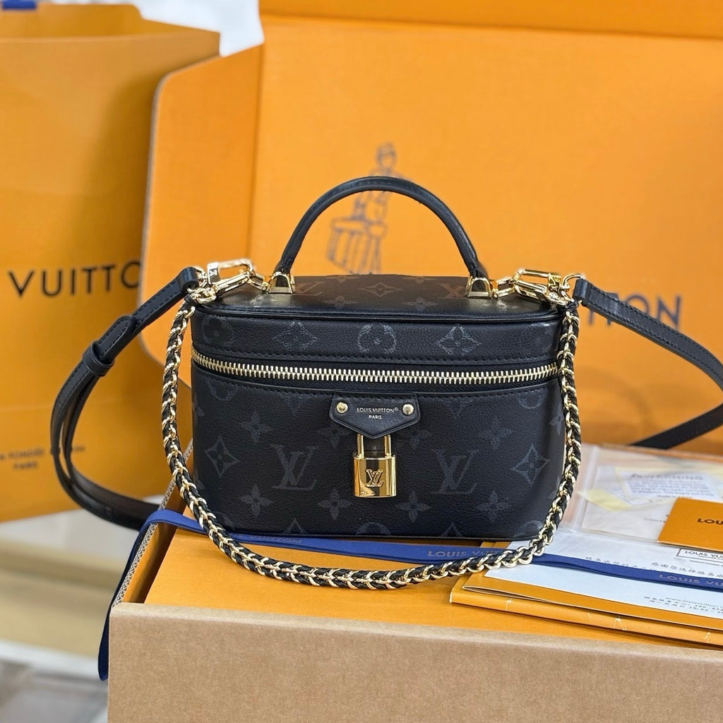 LV Vanity Chain Pouch M3A372