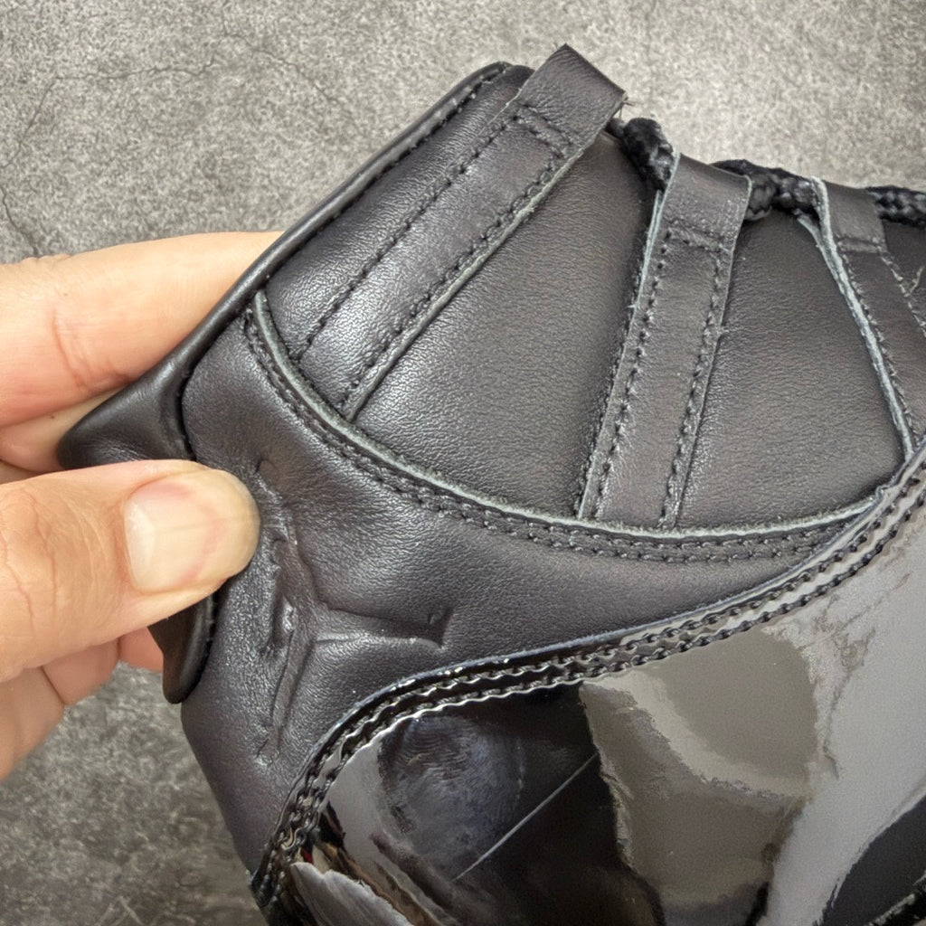 Jordan 11 Comme des Garçons Homme Plus Black IV7639-001