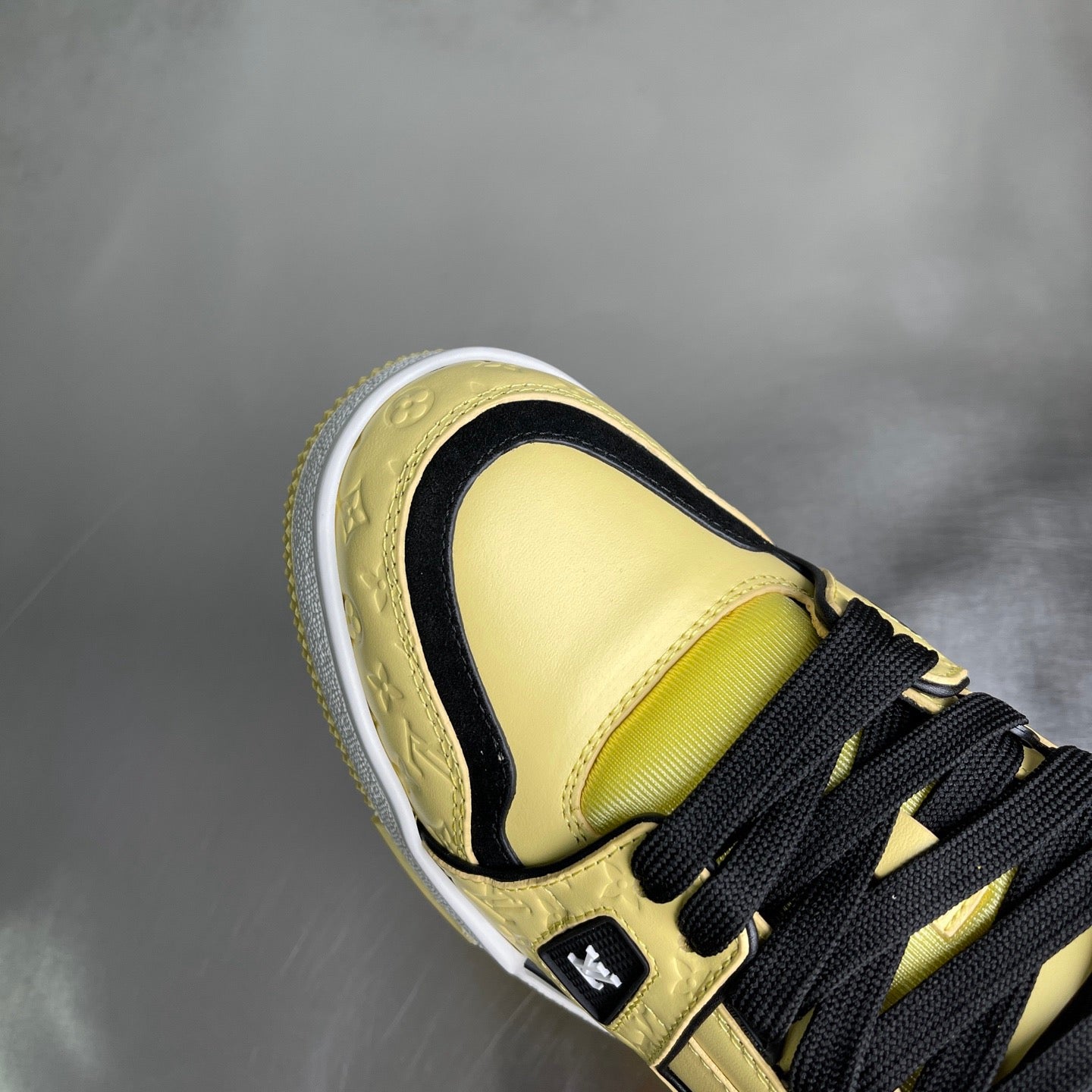 LV Trainer Sneaker 1AK76G