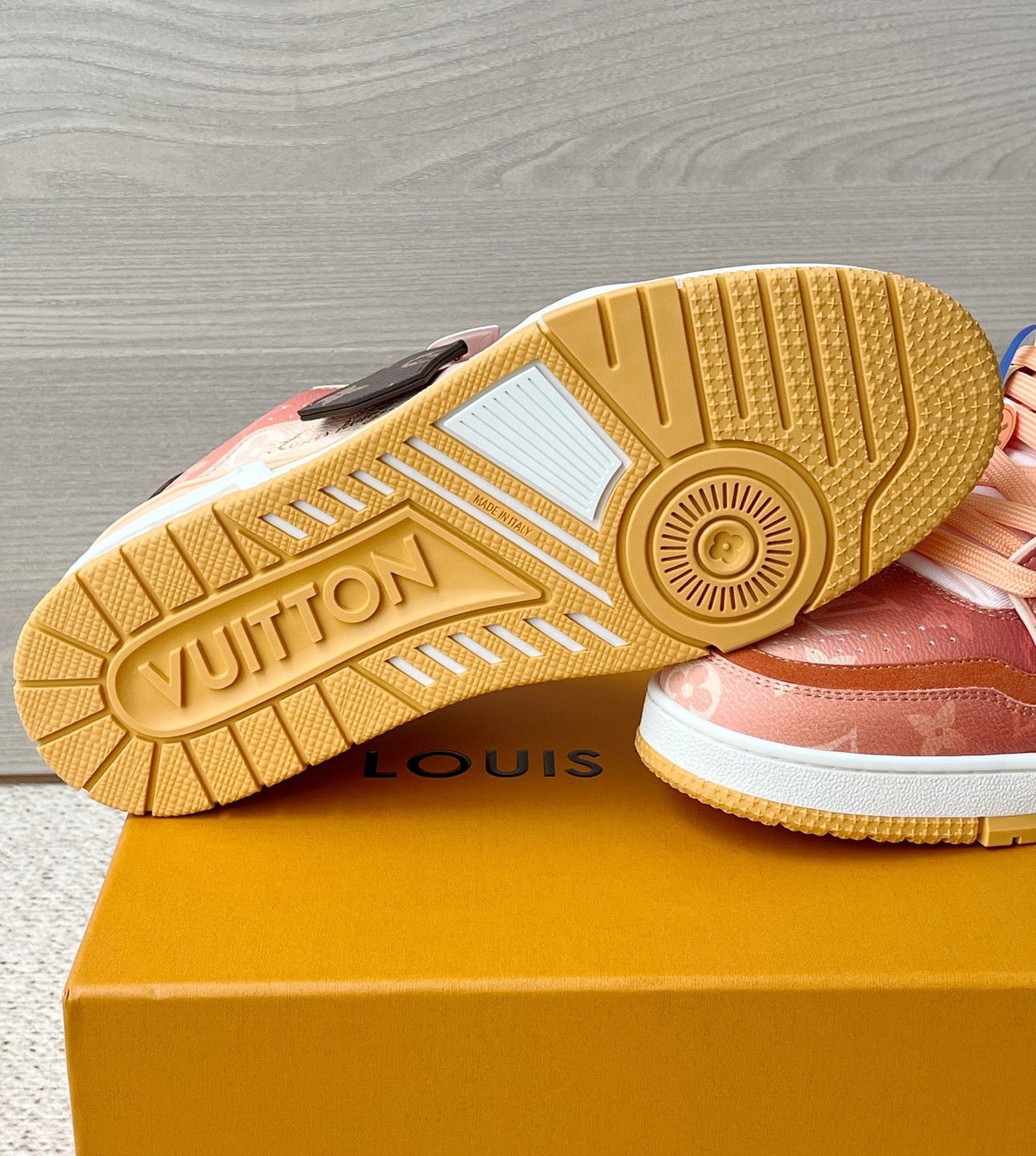 LV Trainer Sneaker 1AJTPO