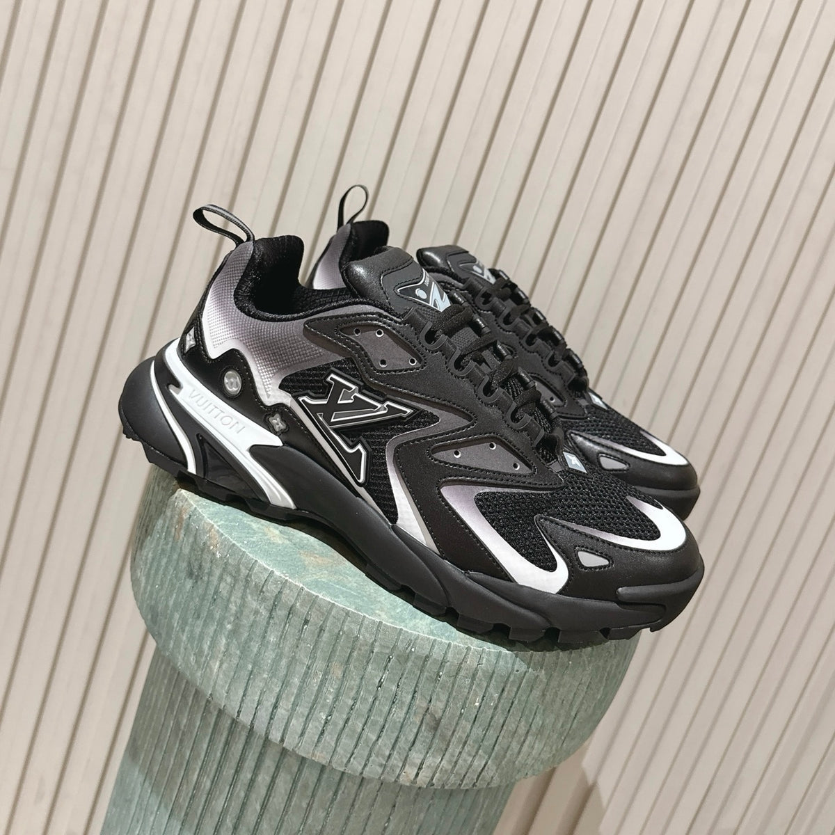 LV Tatic Runner Sneaker 1AJAPT
