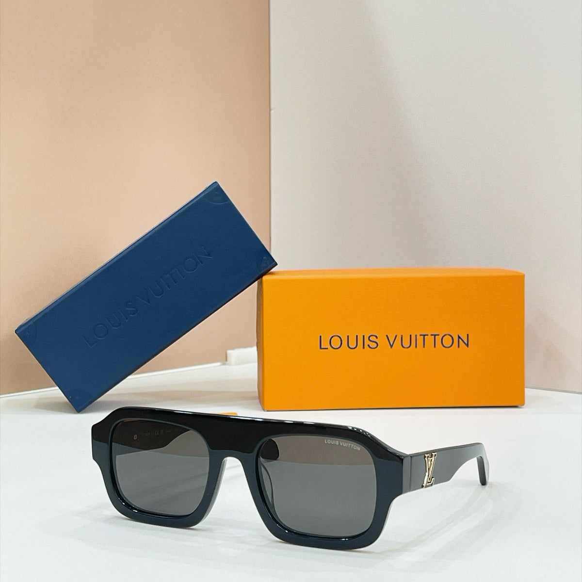 LV Sunglasses Z1703E
