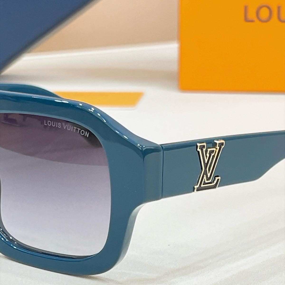 LV Sunglasses Z1703E