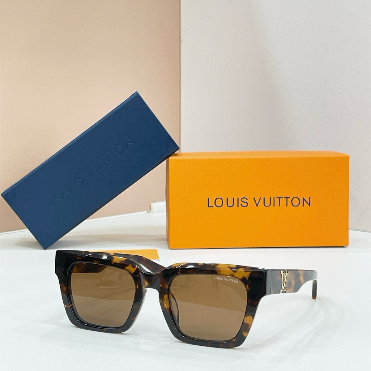LV Sunglasses Z1702E