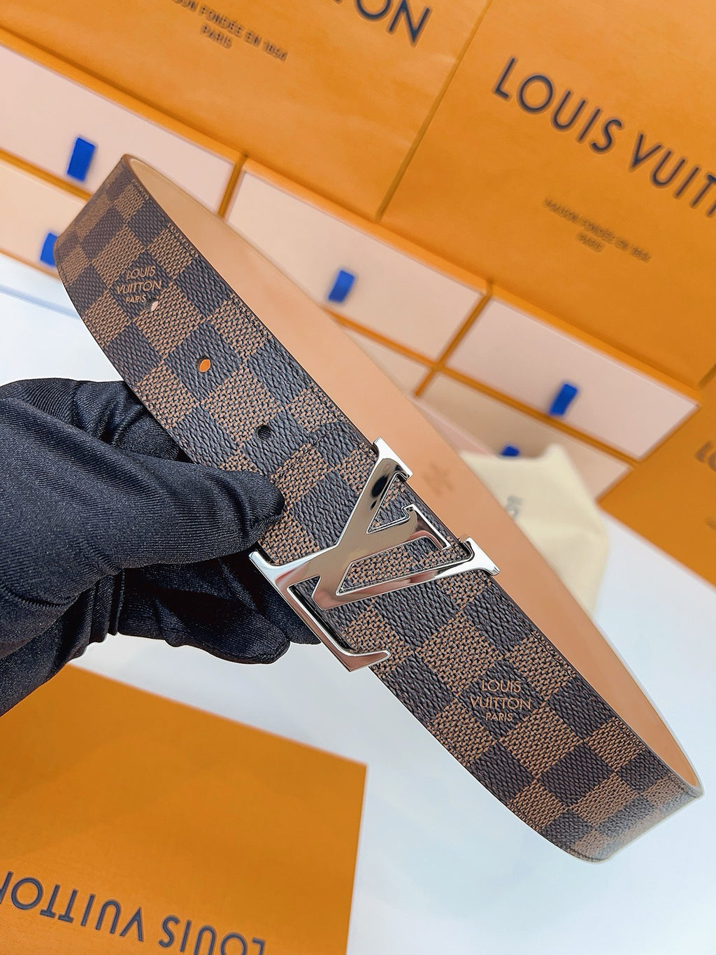 LV Belts Style 08