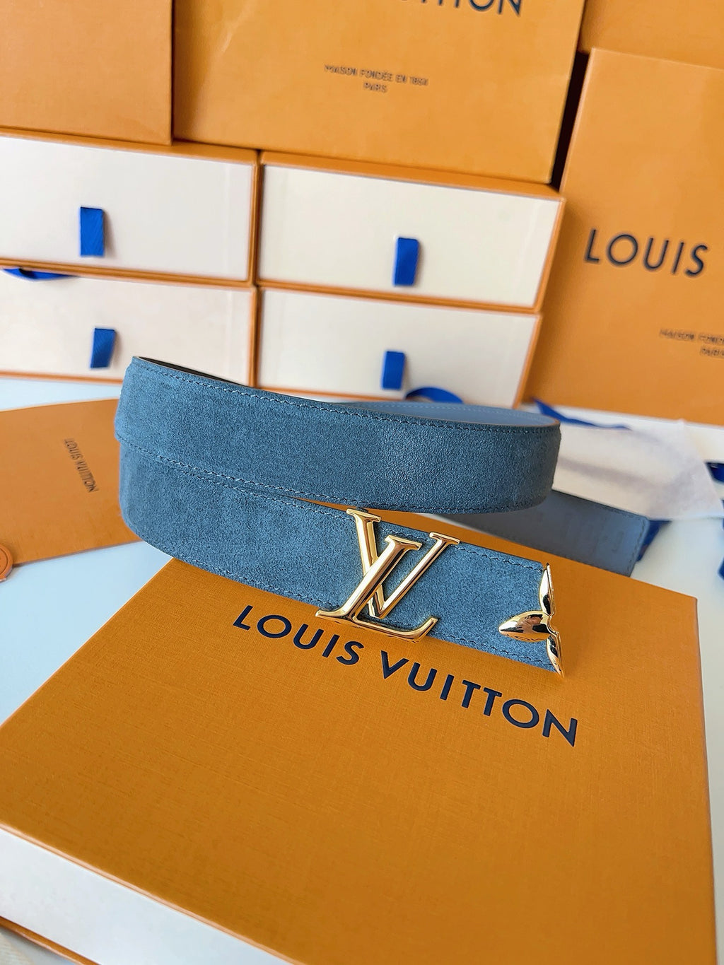 LV Belts Style 09