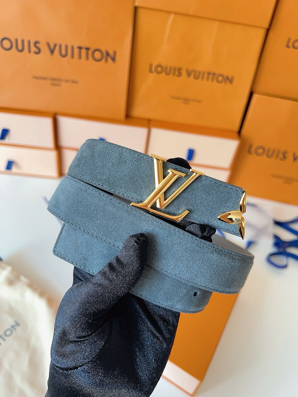 LV Belts Style 09