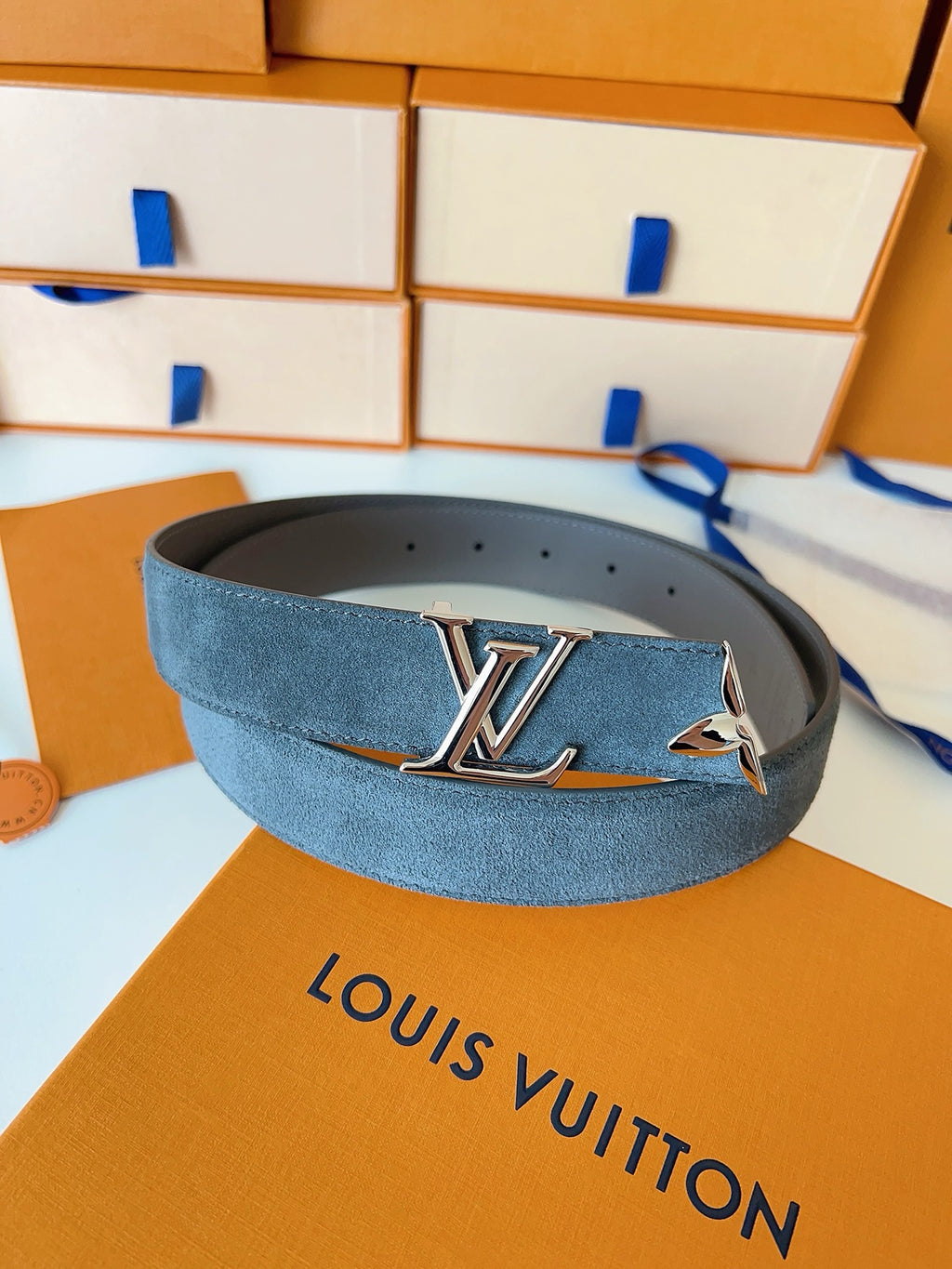 LV Belts Style 09