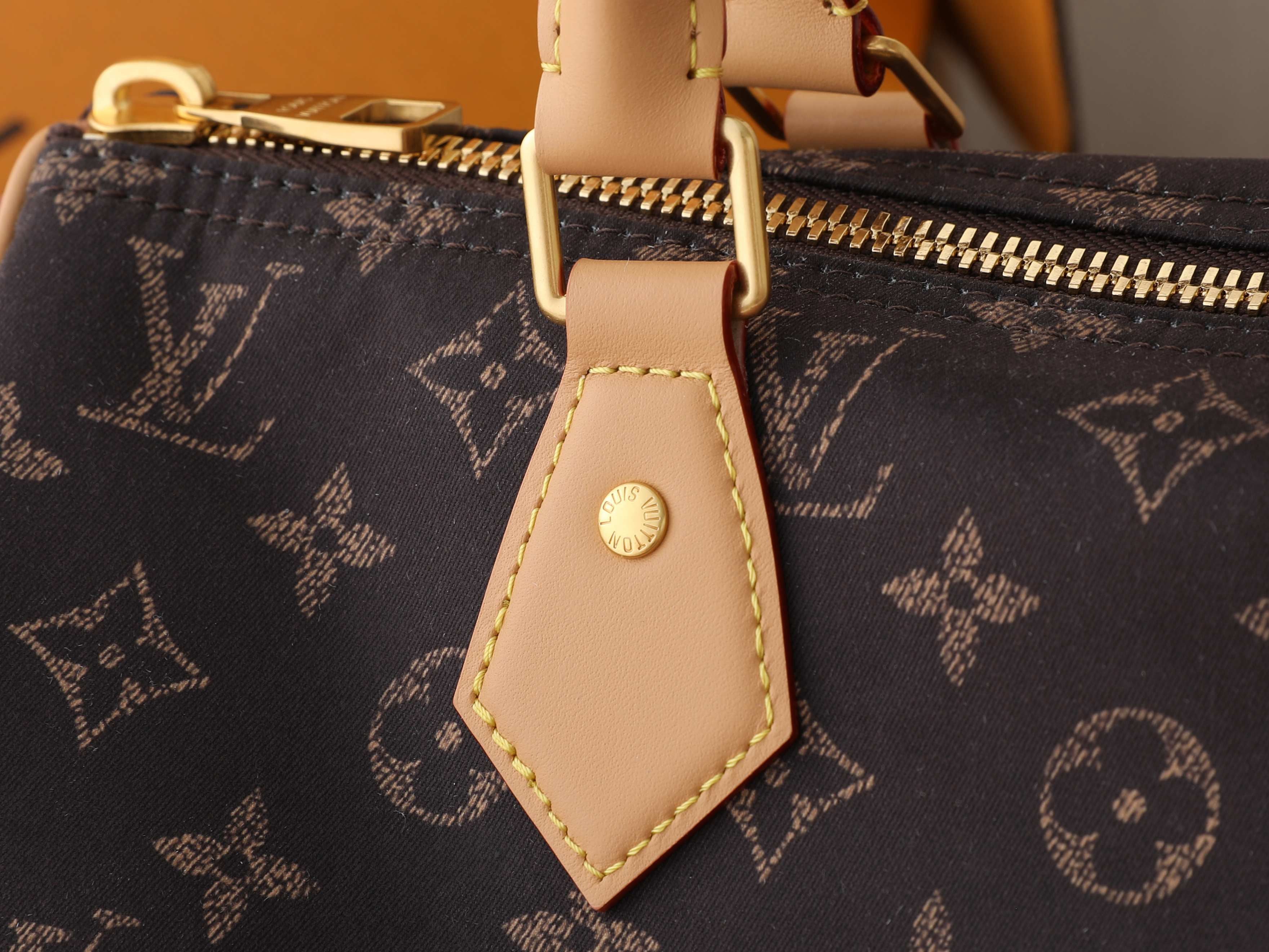 LV Speedy 30 Bandoulière Silk Tech M2A454