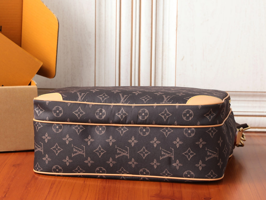 LV Nil XL Silk Tech M29853