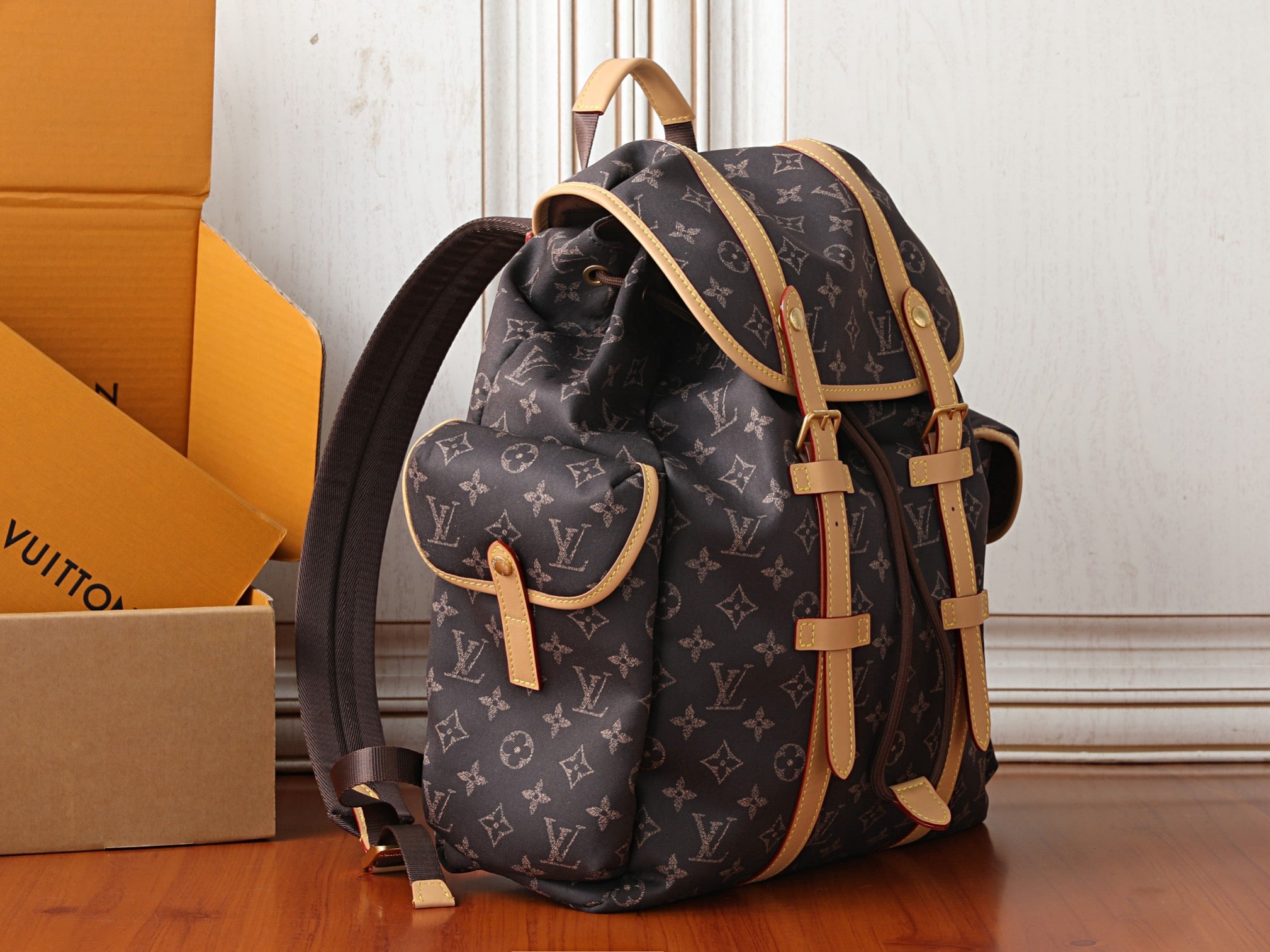 LV Christopher East West MM Silk Tech M29853