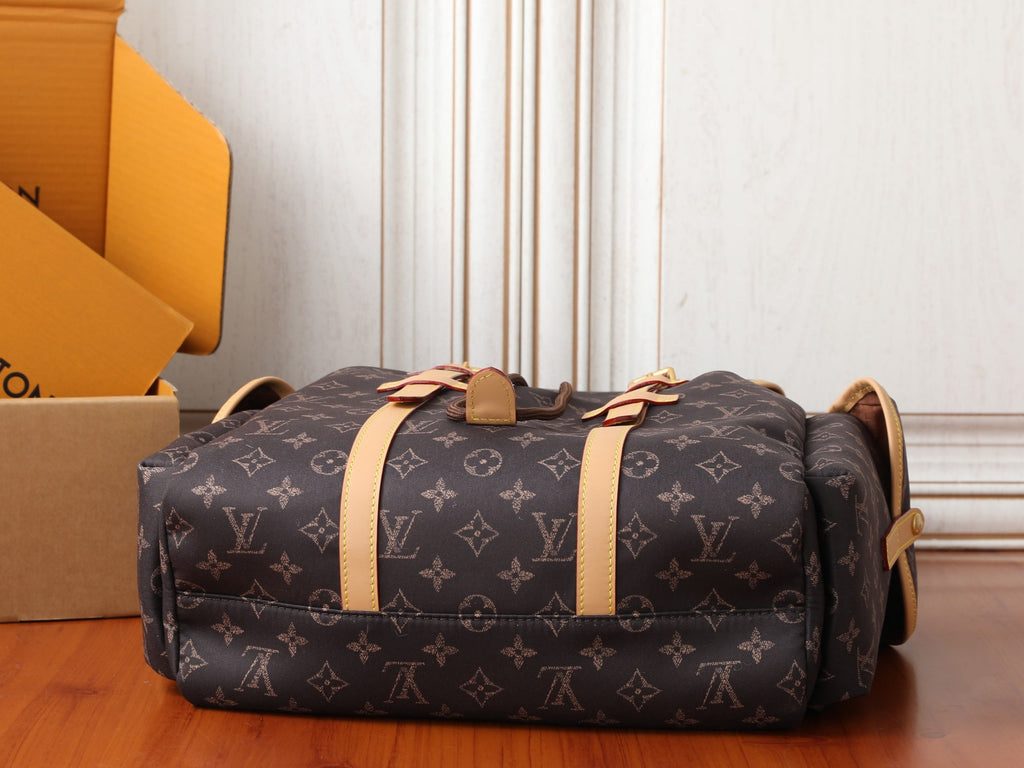LV Christopher East West MM Silk Tech M29853