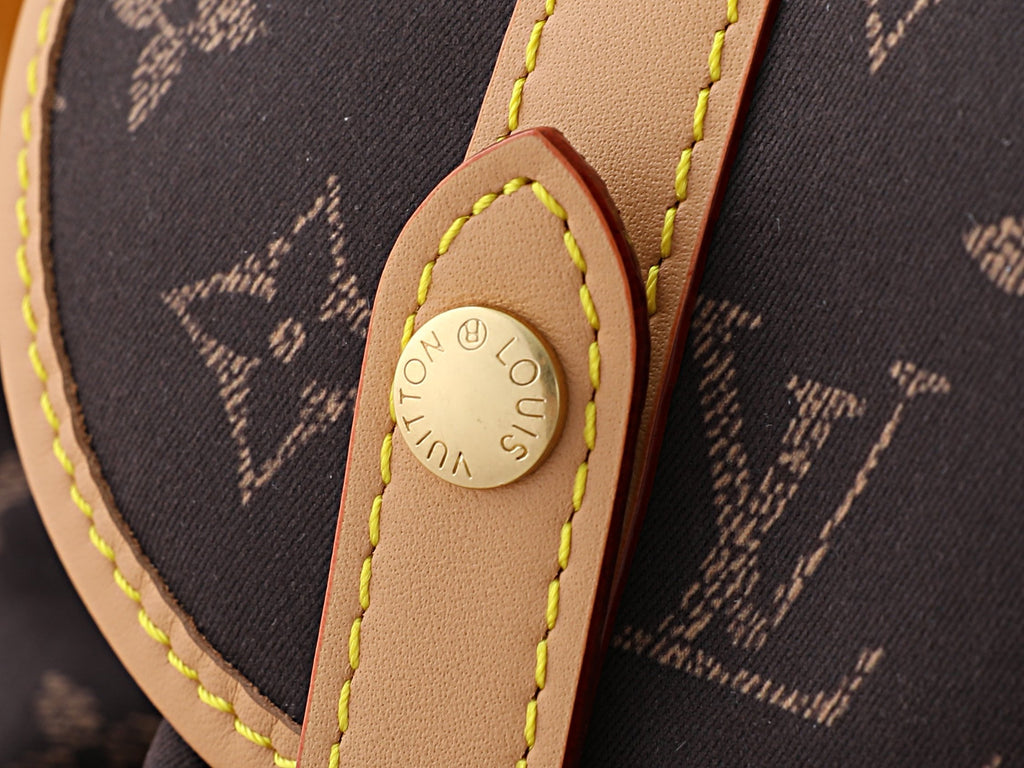 LV Christopher East West MM Silk Tech M29853