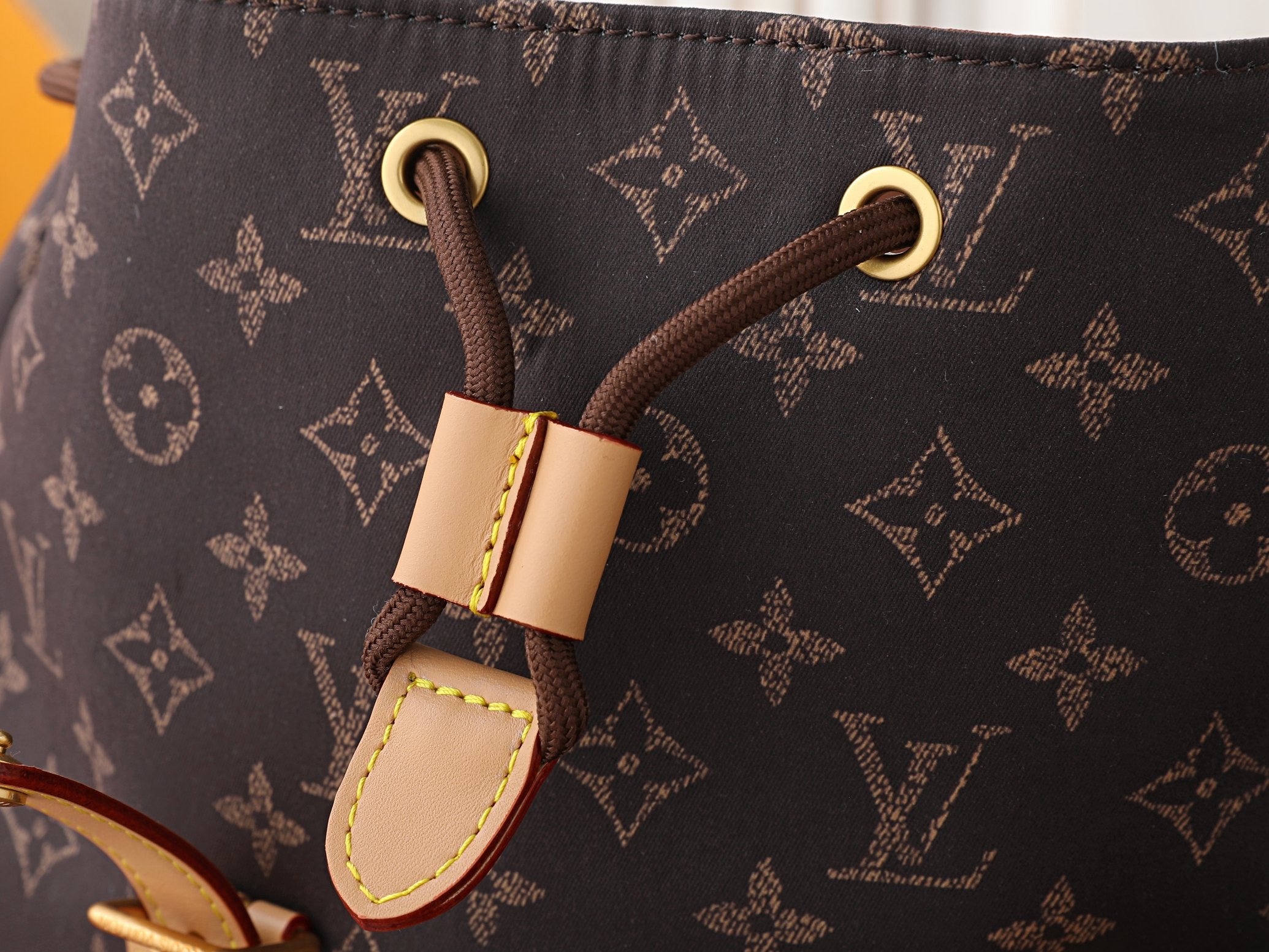 LV Christopher East West MM Silk Tech M29853