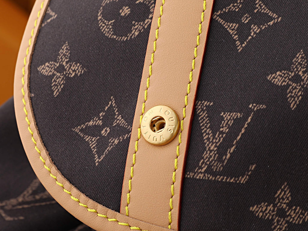 LV Christopher East West MM Silk Tech M29853