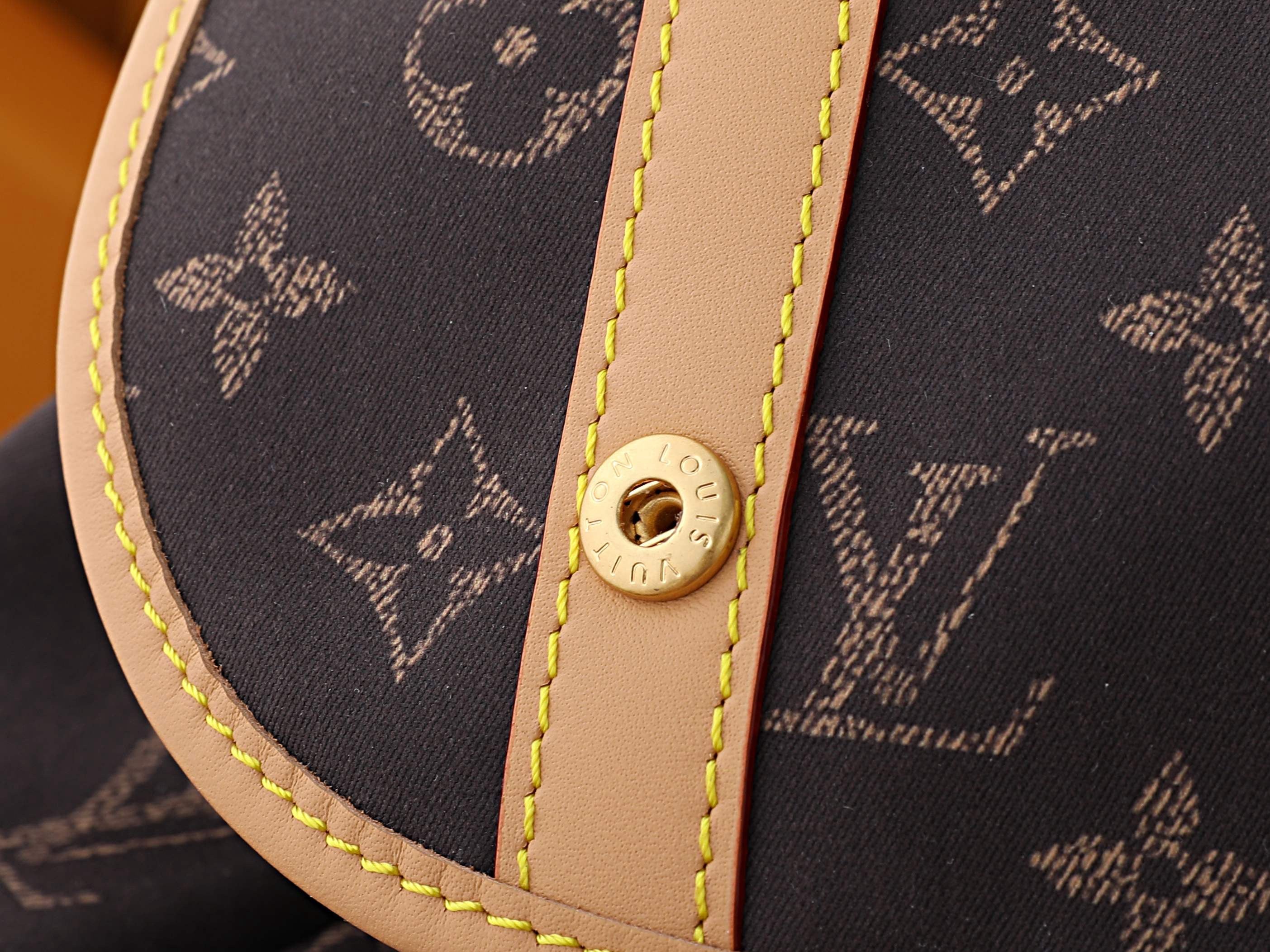 LV Christopher East West MM Silk Tech M29853