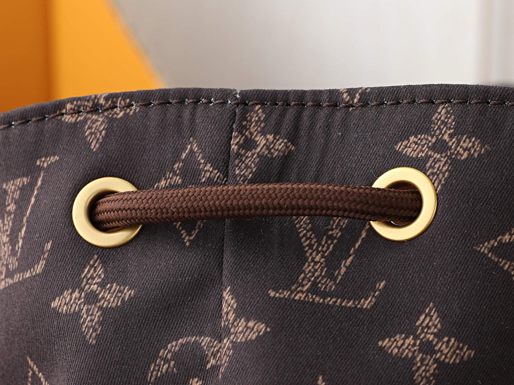LV Christopher East West MM Silk Tech M29853