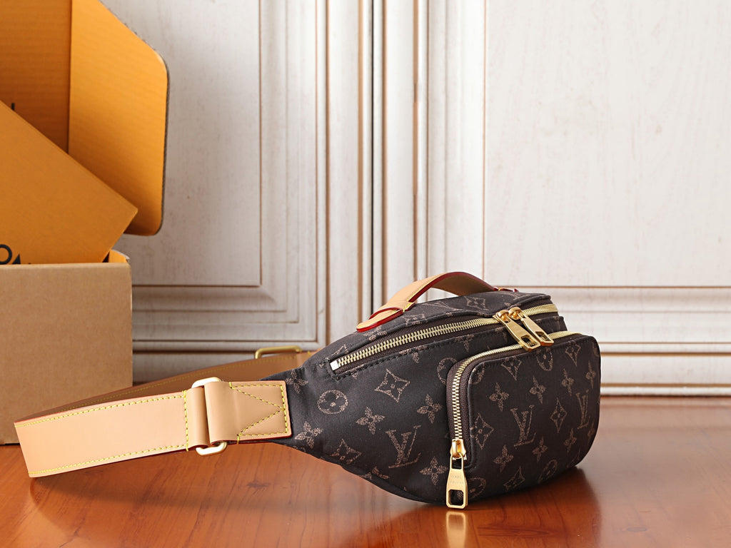 LV Rush Bumbag Silk Tech M2A452
