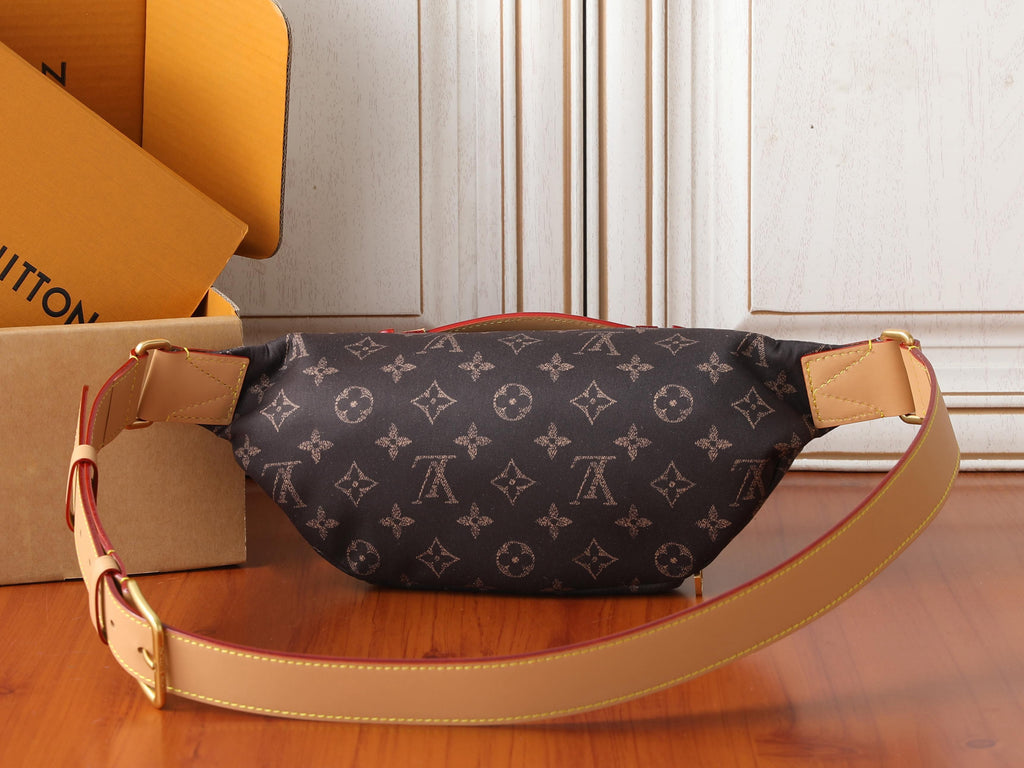 LV Rush Bumbag Silk Tech M2A452