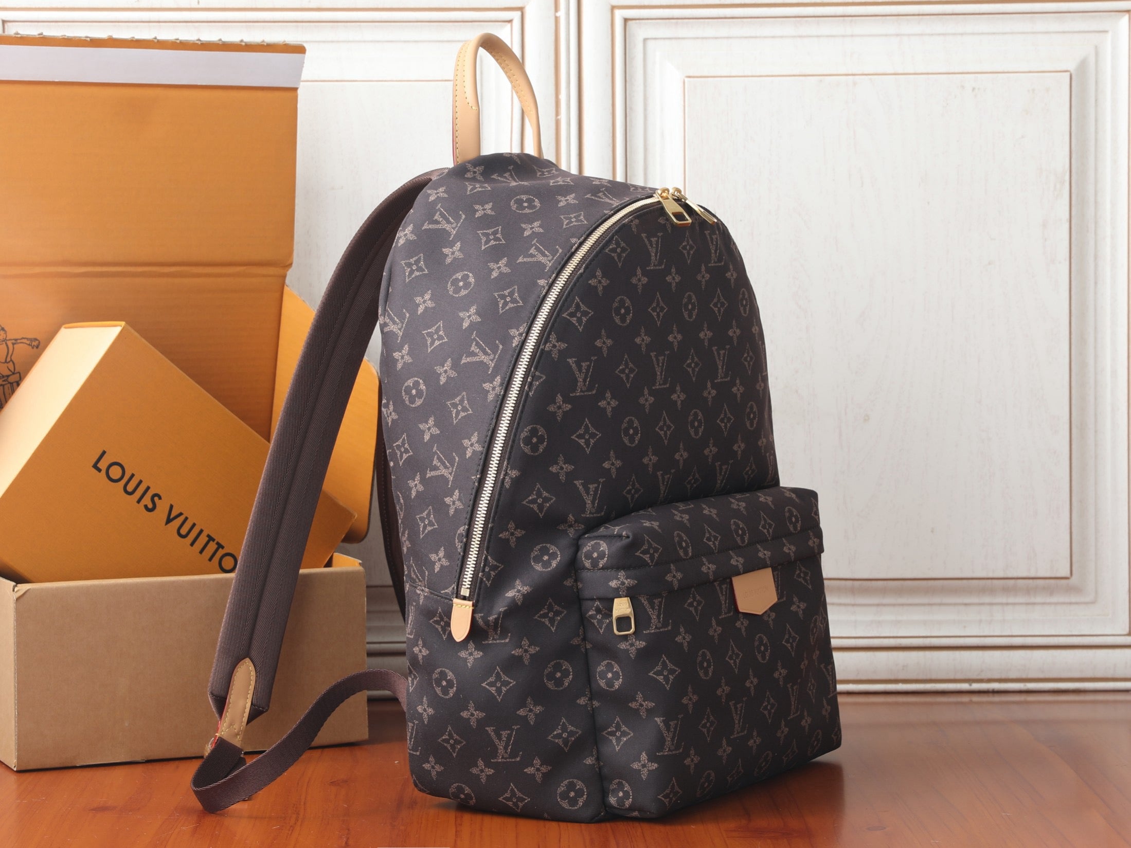 LV Track Backpack MM Silk Tech M2A456
