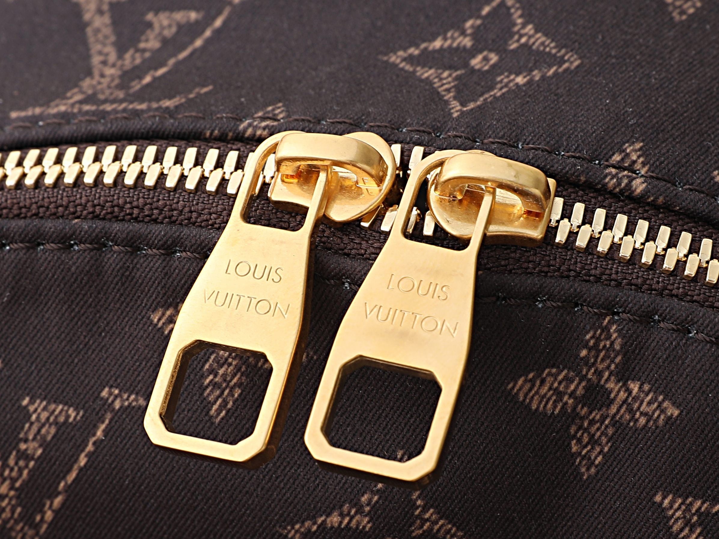 LV Track Backpack MM Silk Tech M2A456