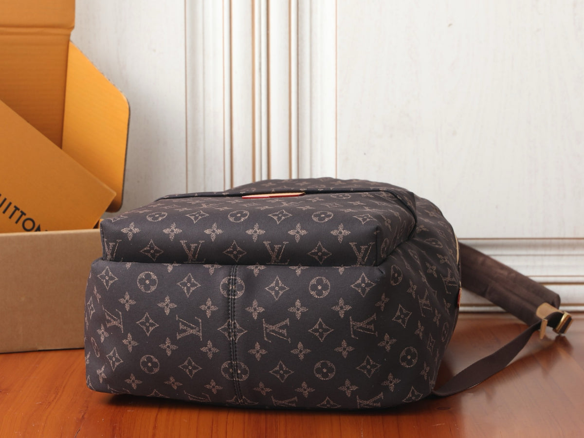 LV Track Backpack MM Silk Tech M2A456