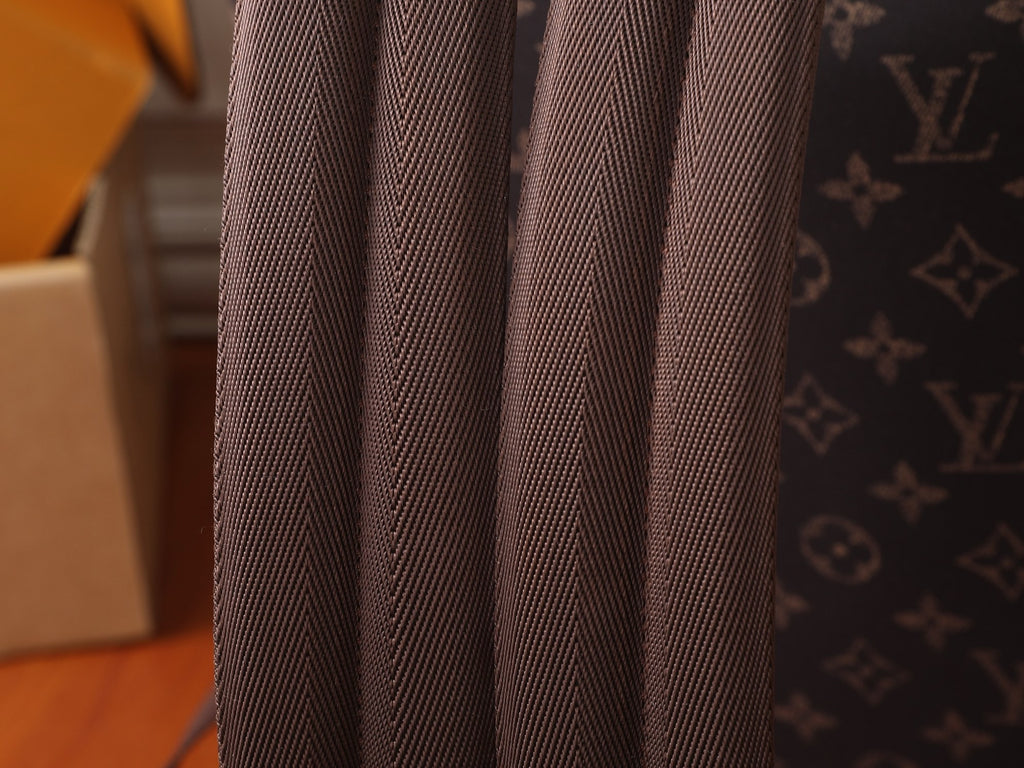 LV Track Backpack MM Silk Tech M2A456