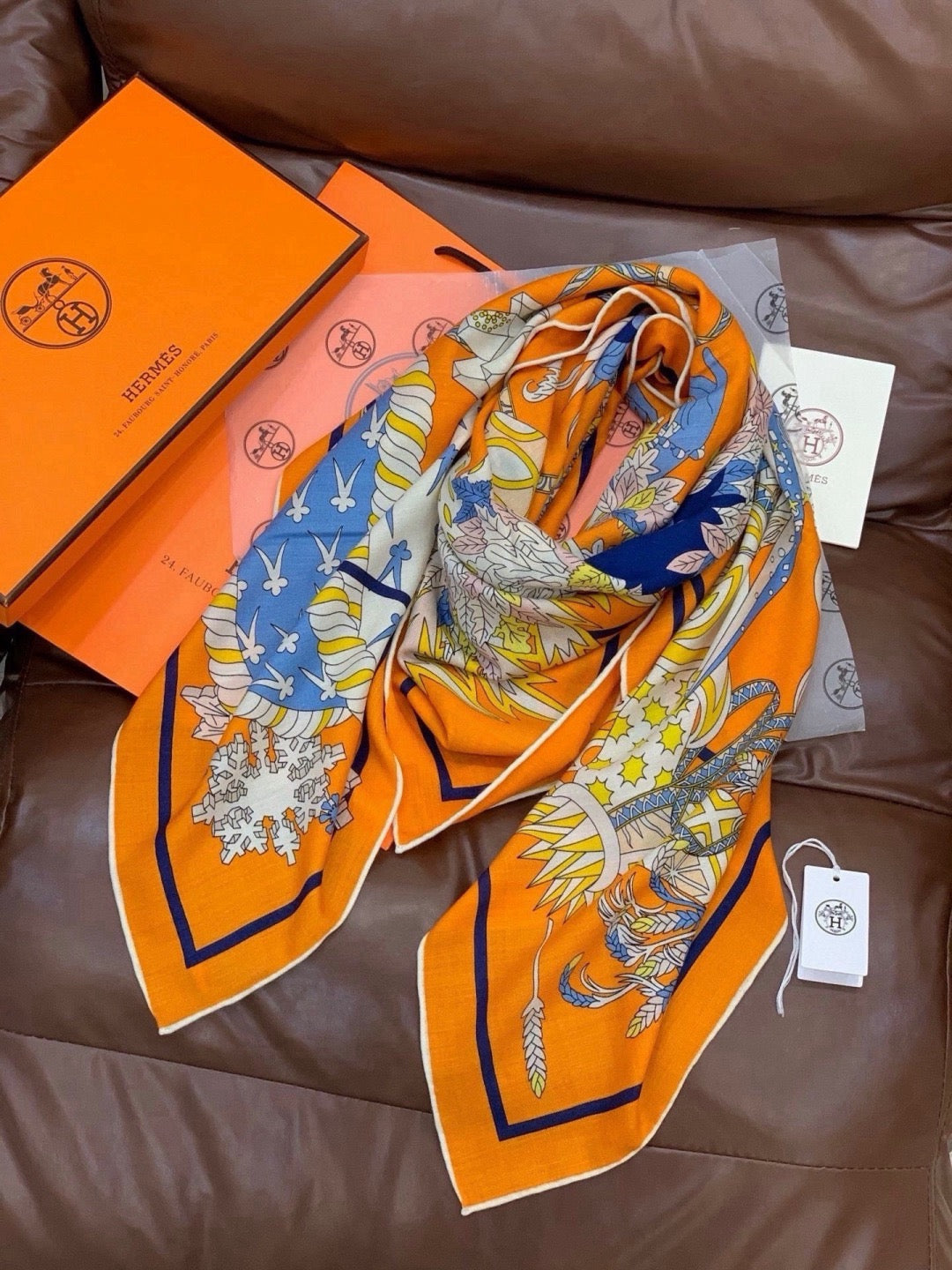 Hermes Shawl 140 Style 01 in Cashmere And Silk