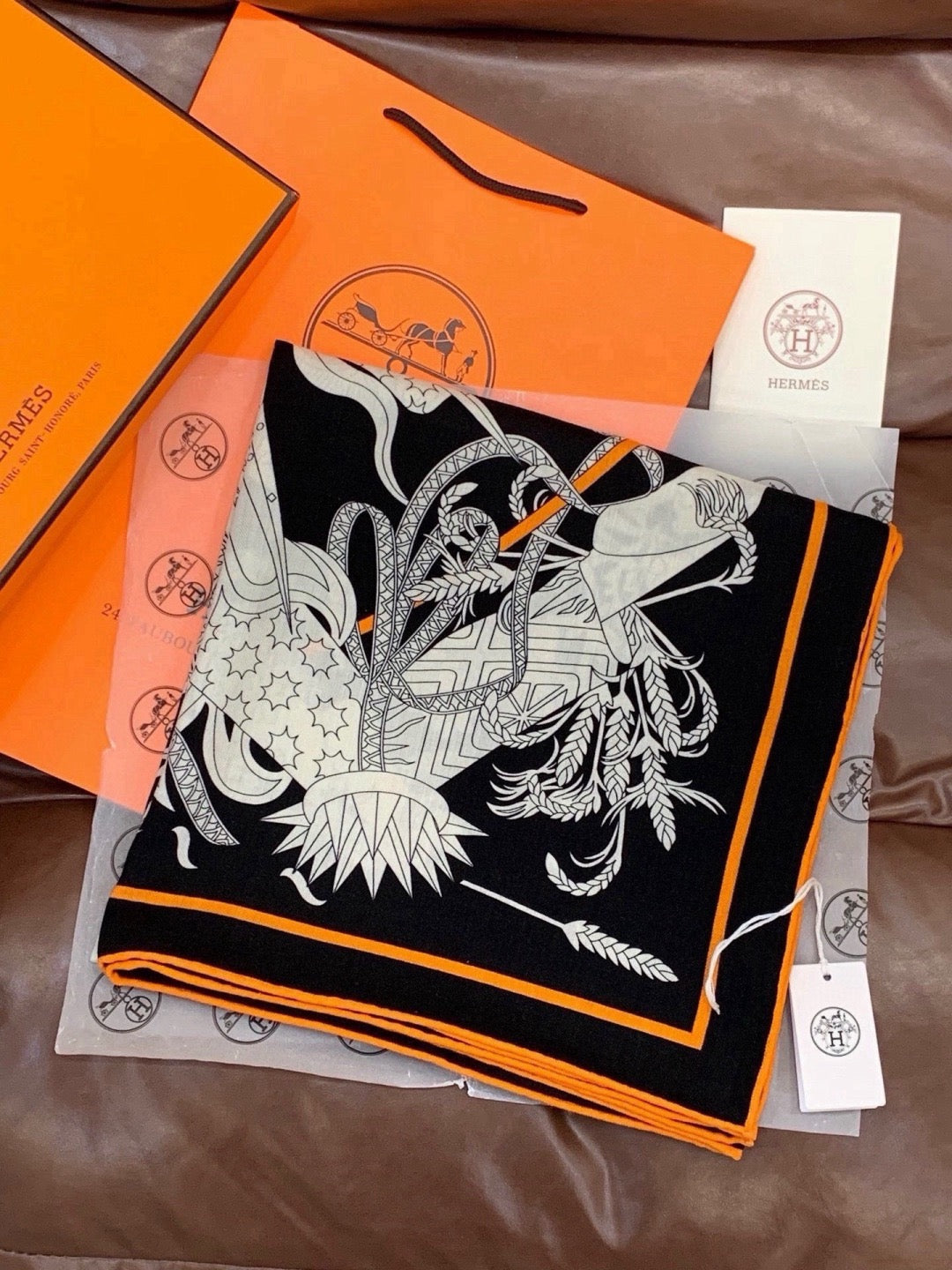 Hermes Shawl 140 Style 01 in Cashmere And Silk