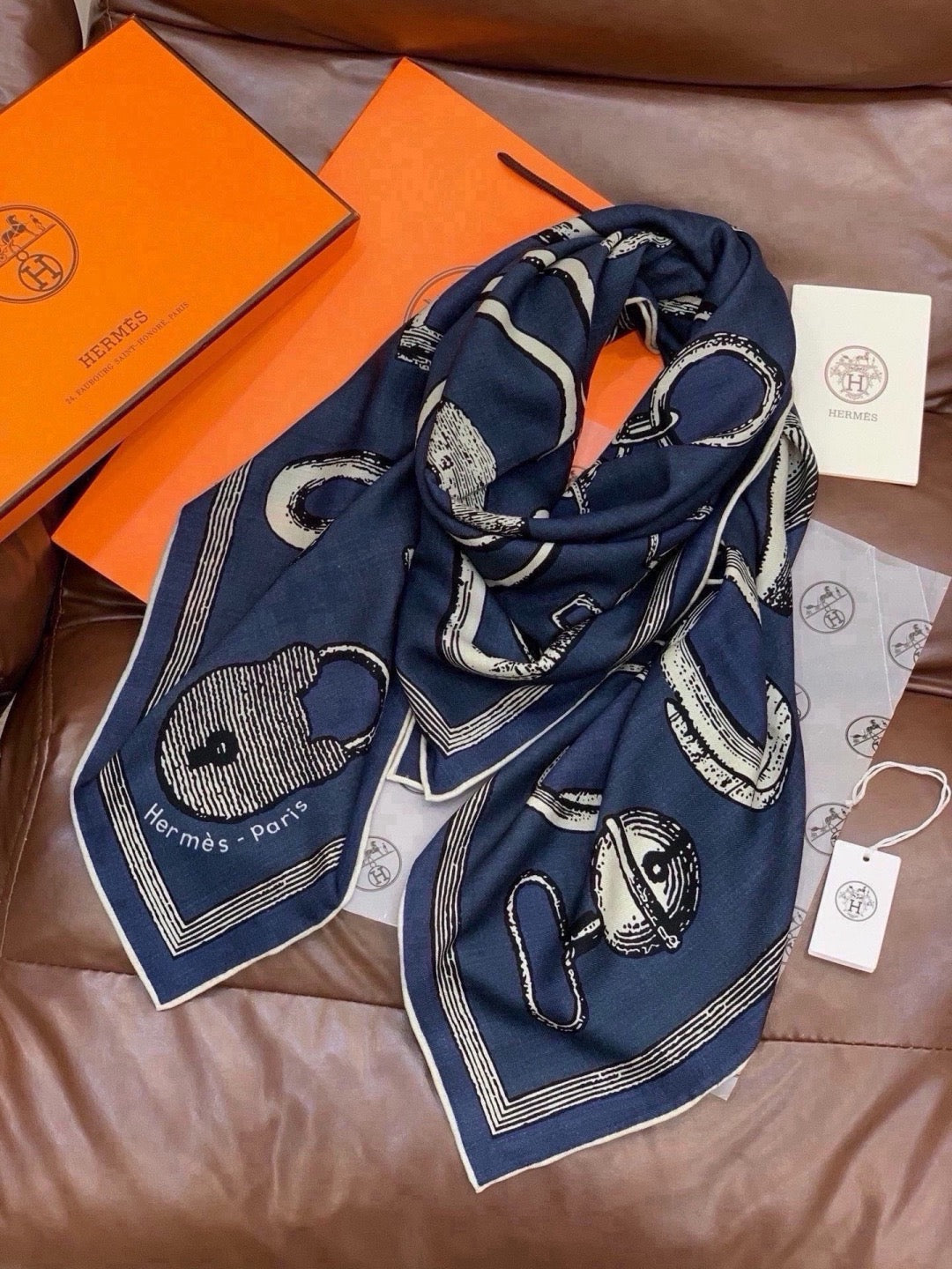 Hermes Shawl 140 Style 02 in Cashmere And Silk