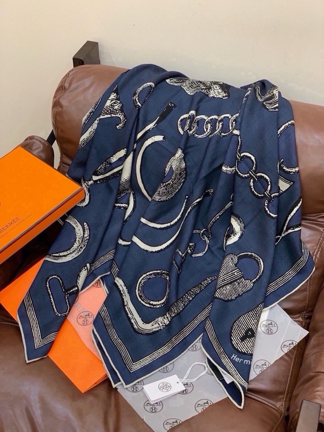 Hermes Shawl 140 Style 02 in Cashmere And Silk