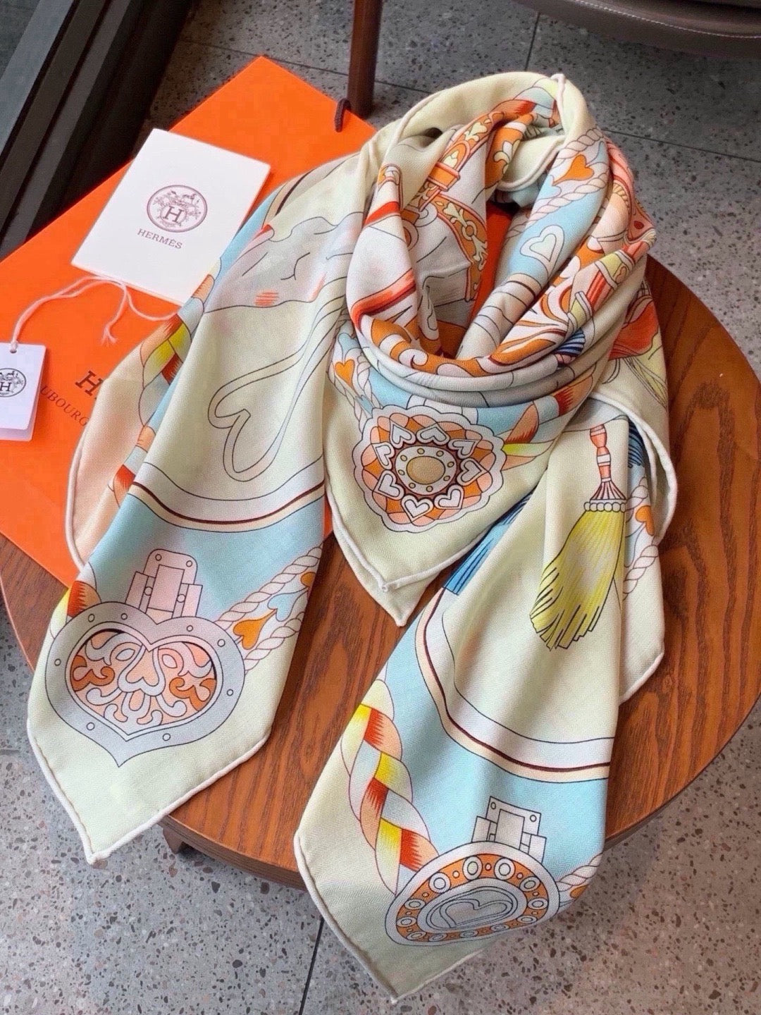 Hermes Shawl 140 Style 03 in Cashmere And Silk