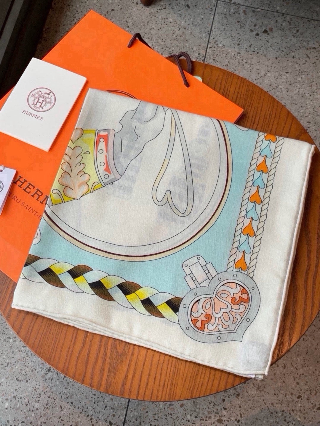 Hermes Shawl 140 Style 03 in Cashmere And Silk
