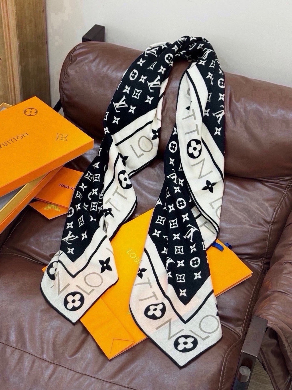 LV Shawl 140 Style 01 in Cashmere And Silk