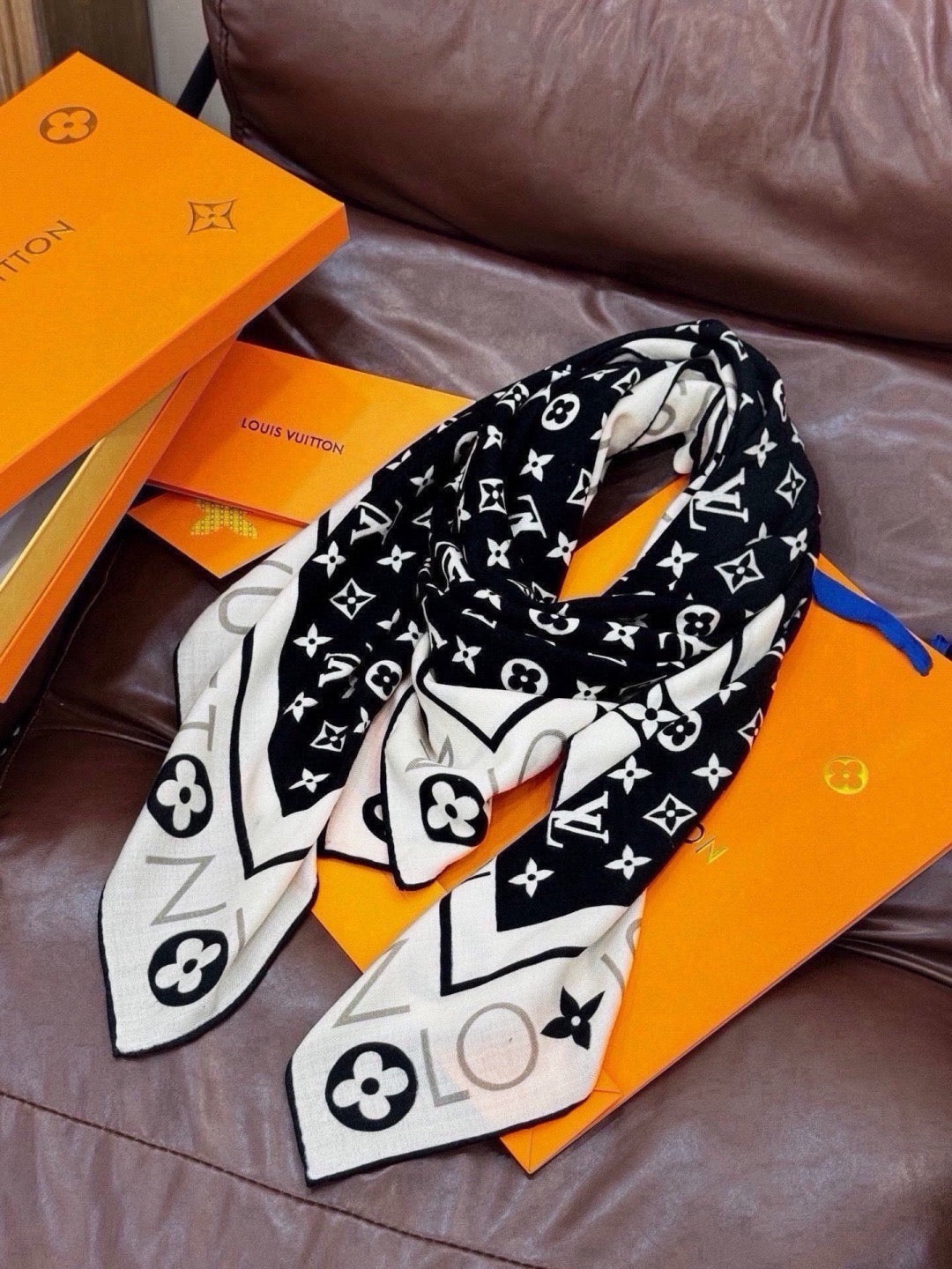 LV Shawl 140 Style 01 in Cashmere And Silk