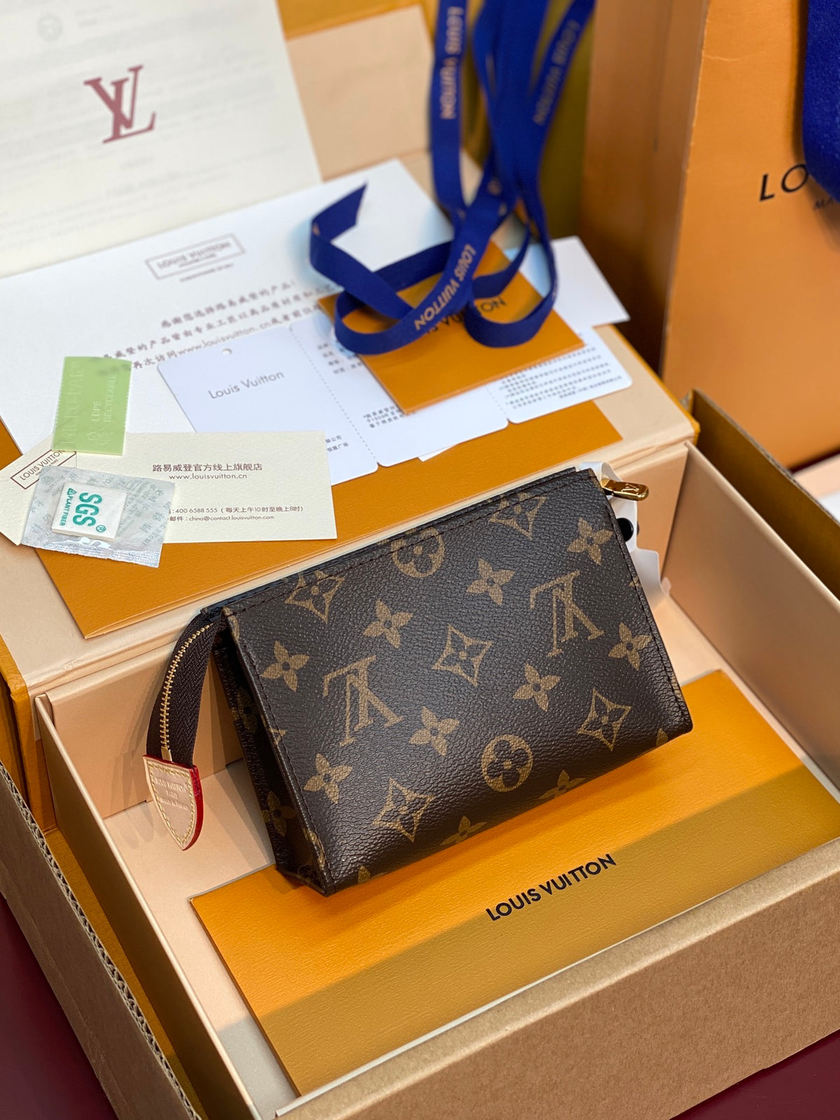 LV Poche Toilette M29700