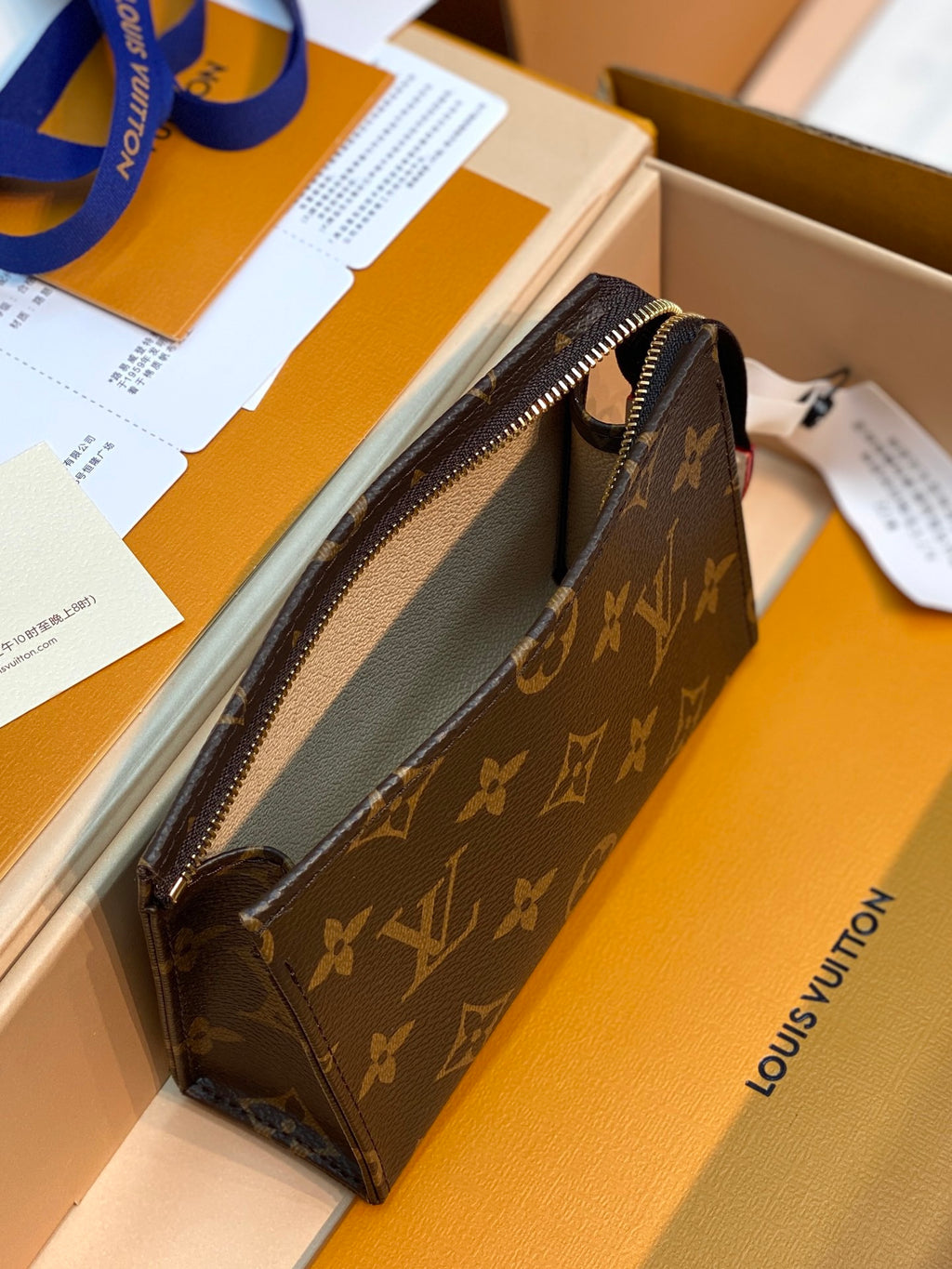 LV Poche Toilette M29700