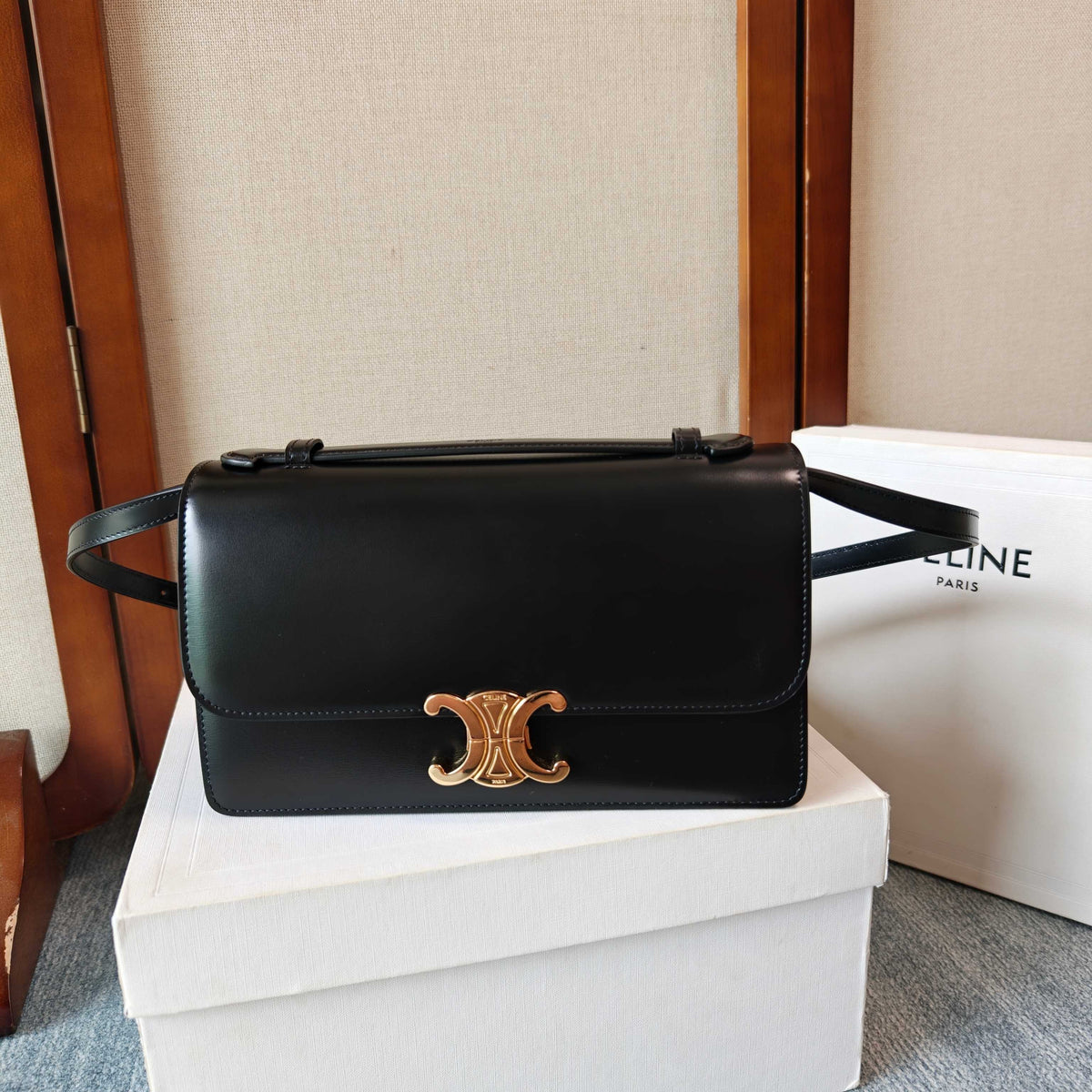 Celine Medium Triomphe Folio In Shiny Calfskin