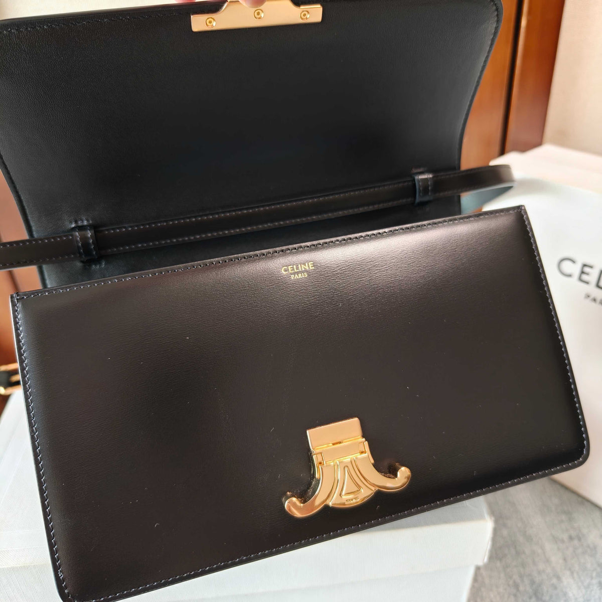 Celine Medium Triomphe Folio In Shiny Calfskin