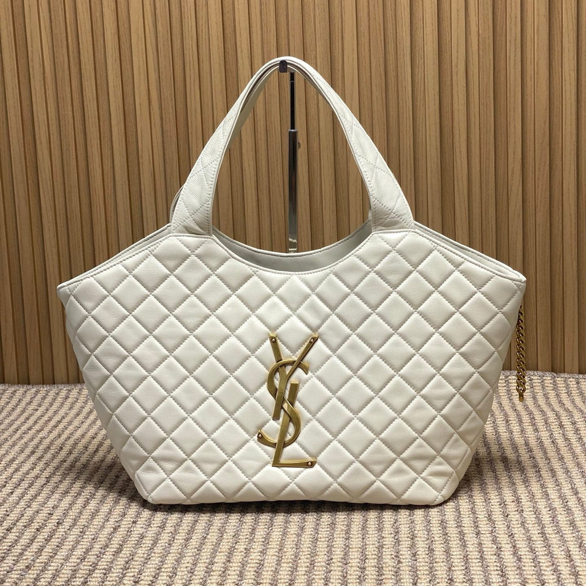 Saint Laurent Icare Medium in Quilted Nappa