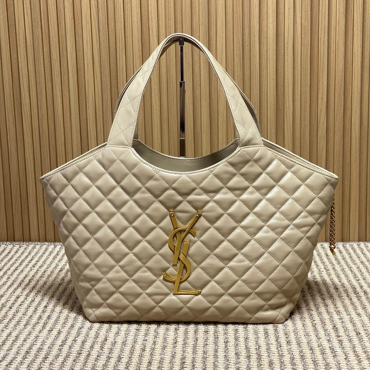 Saint Laurent Icare Medium in Quilted Nappa