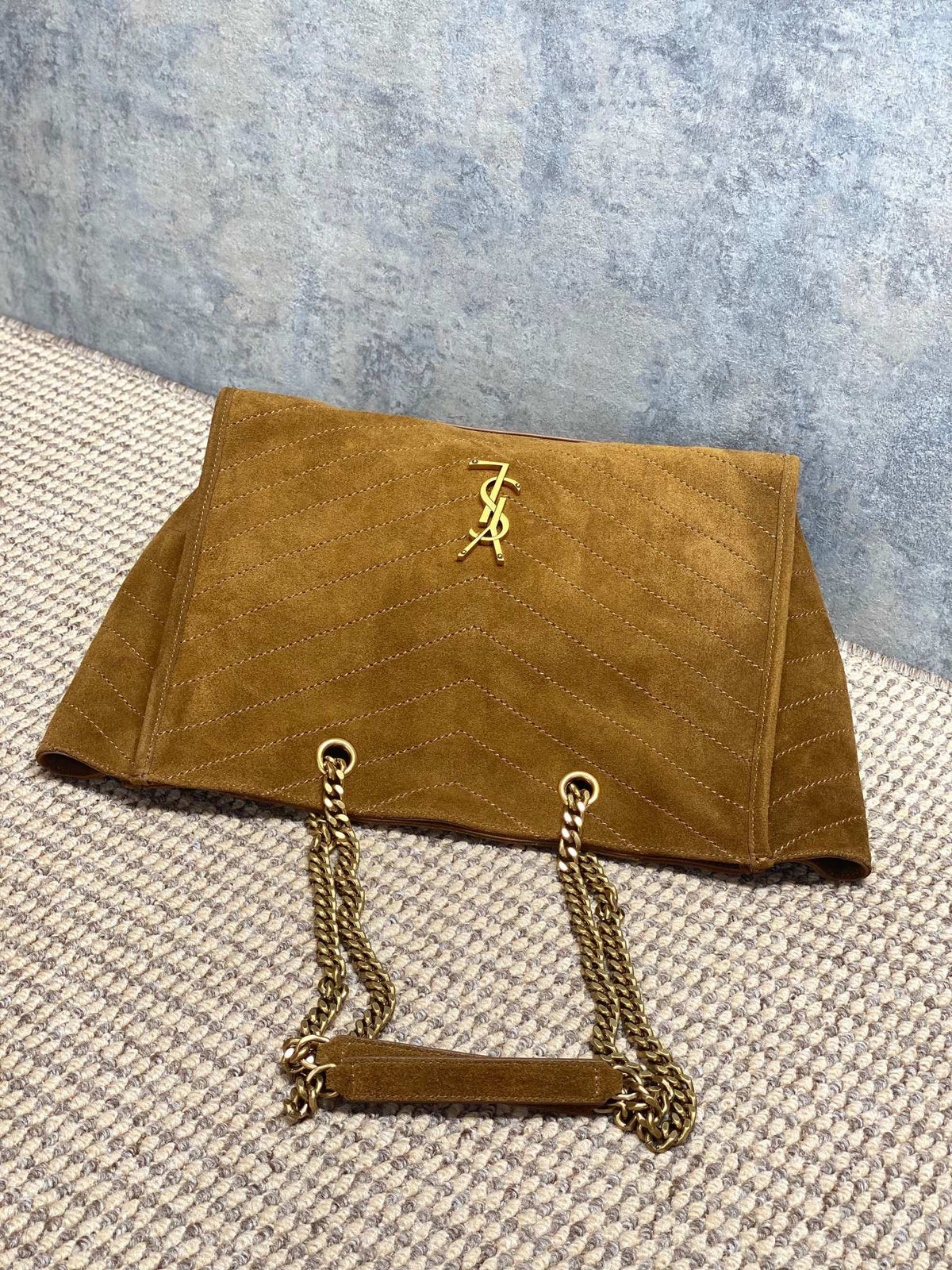 Saint Laurent Niki Shopping in Suede