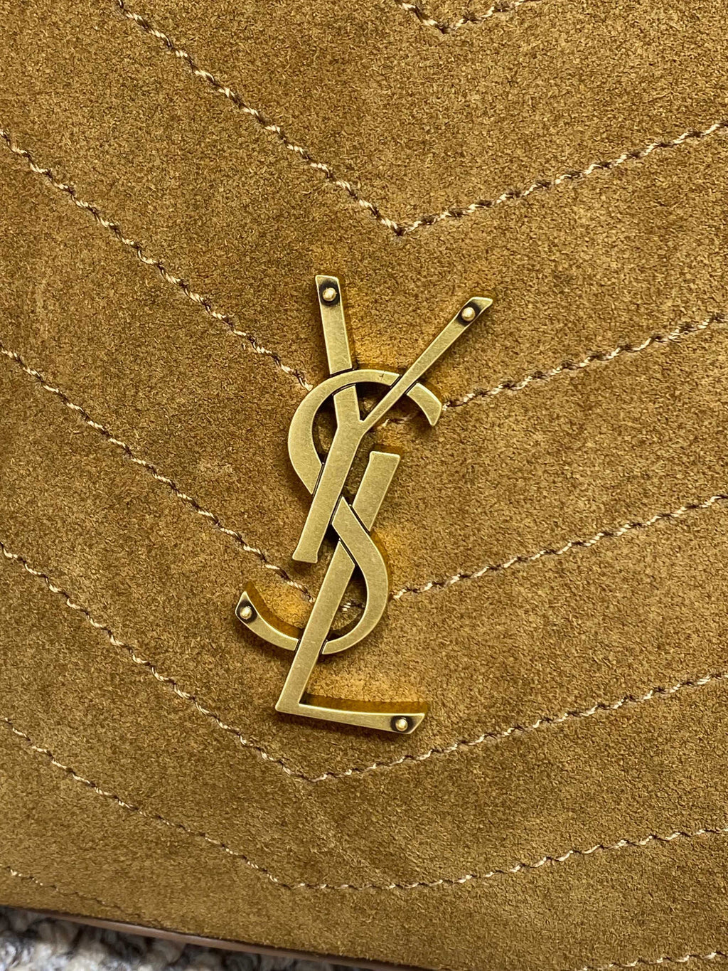 Saint Laurent Niki Shopping in Suede